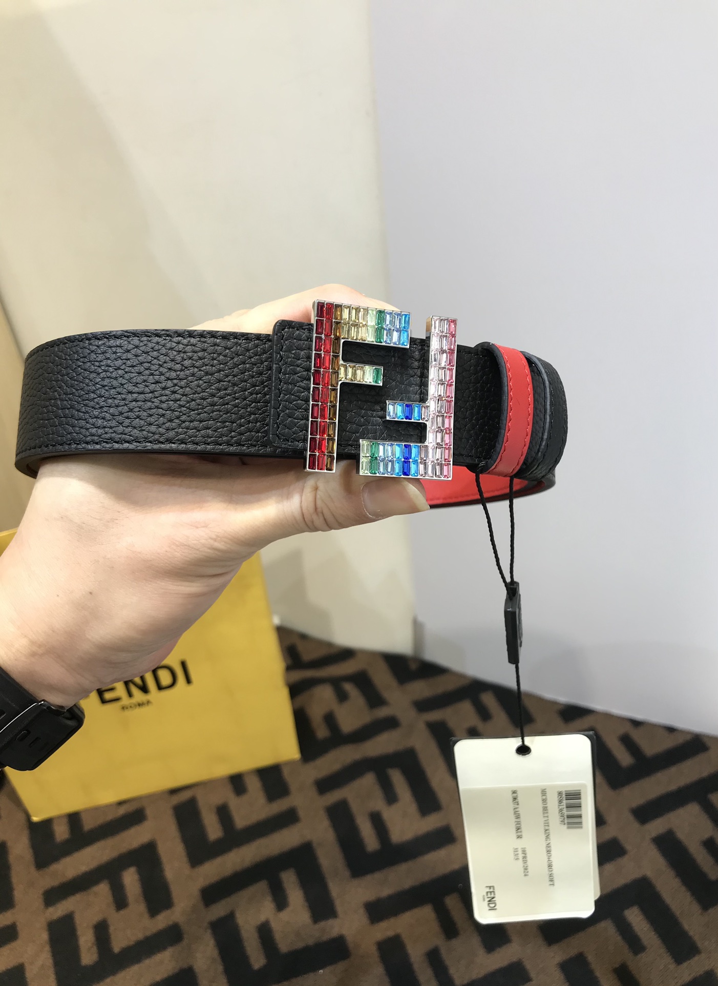 💯💯配送专柜包装 打孔针  新款 FD 宽35MM 支持NFC 芯片扫描，标志造型 皮带，原版亚克力七彩