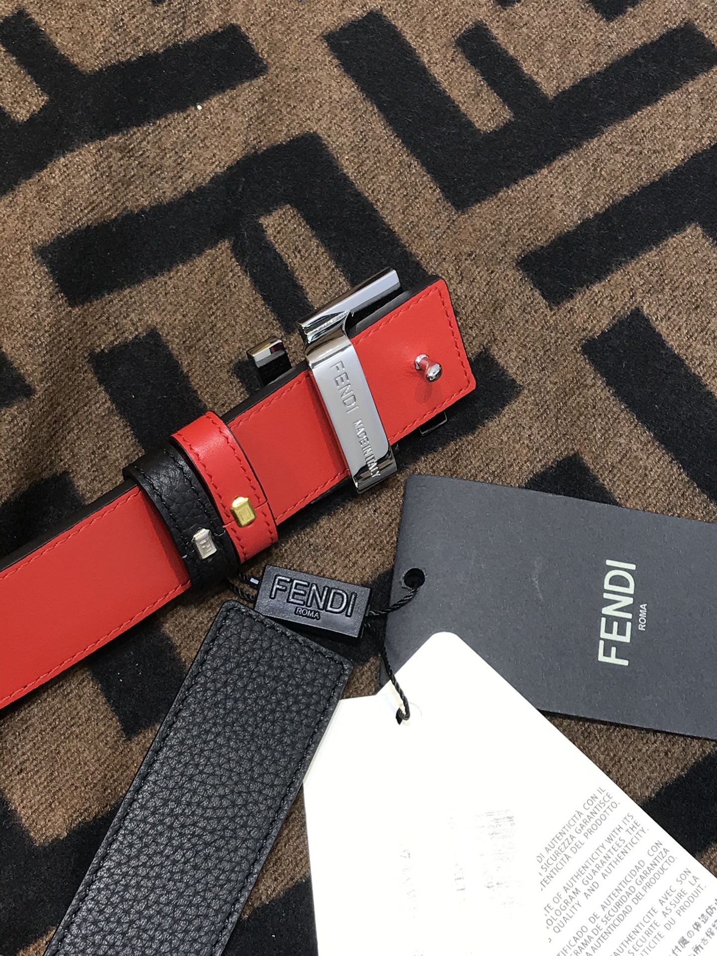 💯💯配送专柜包装 打孔针  新款 FD 宽35MM 支持NFC 芯片扫描，标志造型 皮带，原版亚克力七彩