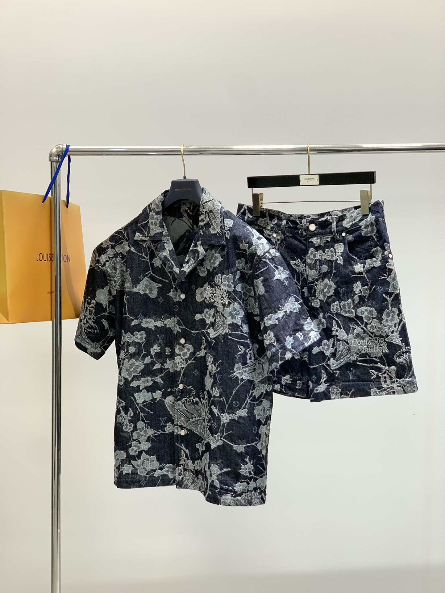 衣服，裤子，LouisVuitton 路易威登，2025春季最新款，专柜同步有售，原单狠货，时尚休闲牛仔