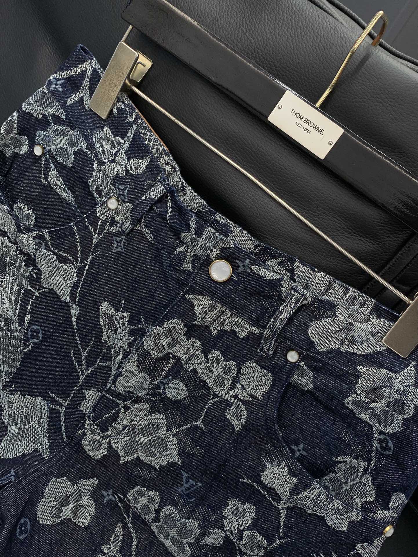 衣服，裤子，LouisVuitton 路易威登，2025春季最新款，专柜同步有售，原单狠货，时尚休闲牛仔