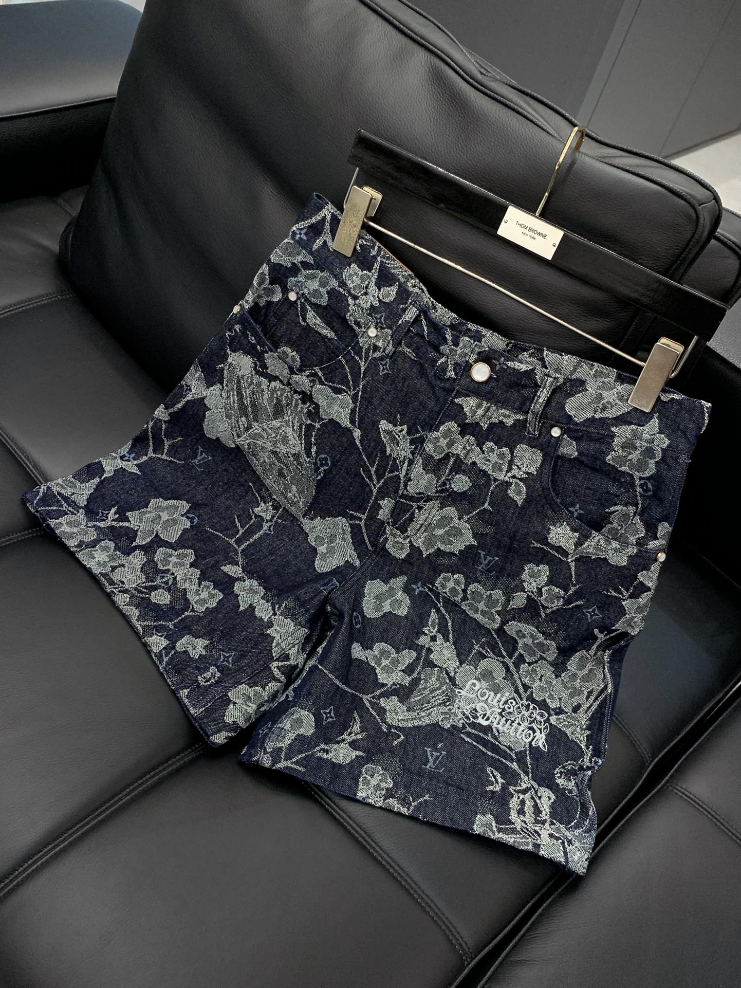 衣服，裤子，LouisVuitton 路易威登，2025春季最新款，专柜同步有售，原单狠货，时尚休闲牛仔