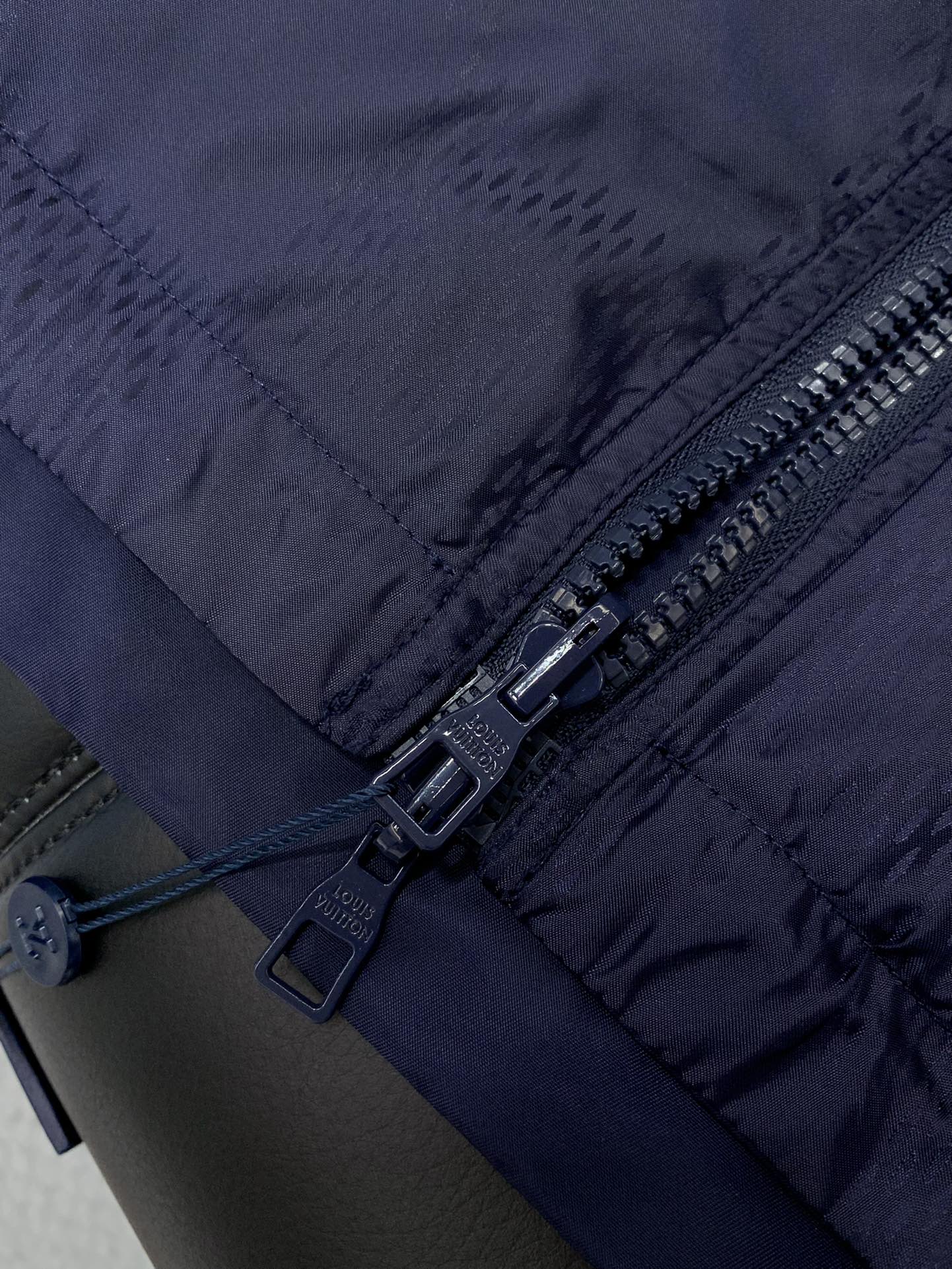 ，LouisVuitton 路易威登，2025春季最新款，专柜同步有售，原单狠货，时尚休闲两面穿连帽外套