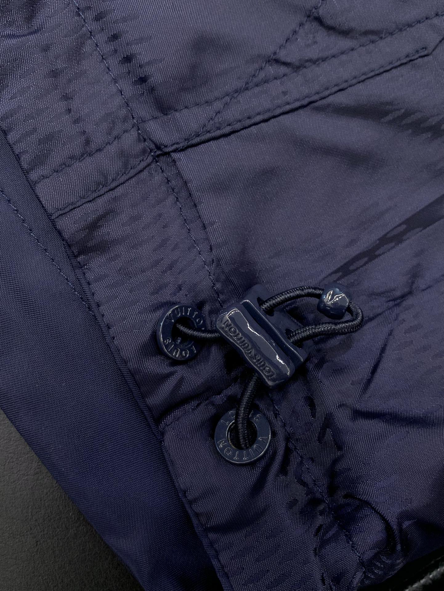 ，LouisVuitton 路易威登，2025春季最新款，专柜同步有售，原单狠货，时尚休闲两面穿连帽外套