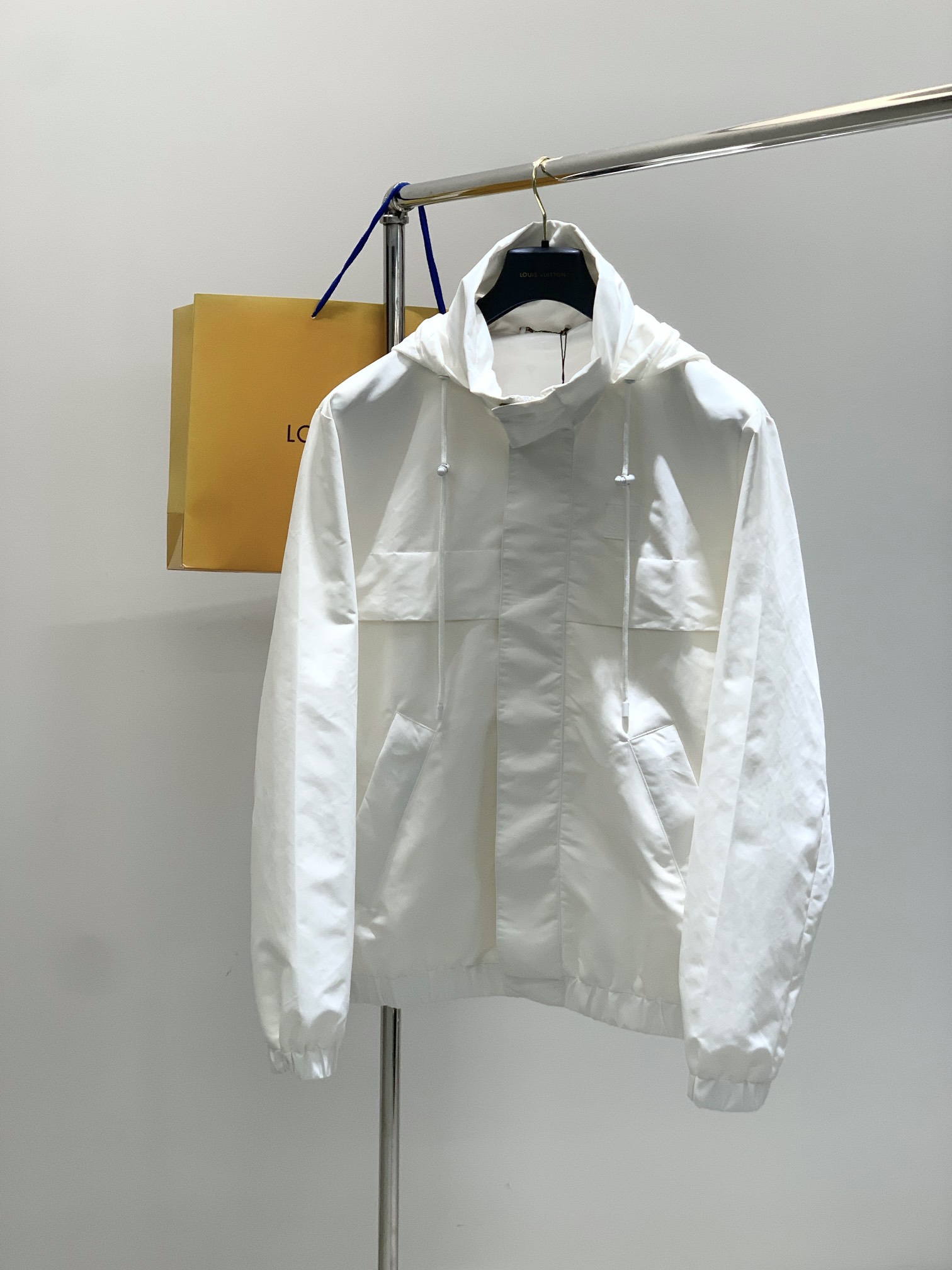 ，LouisVuitton 路易威登，2025春季最新款，专柜同步有售，原单狠货，时尚休闲连帽外套，上身