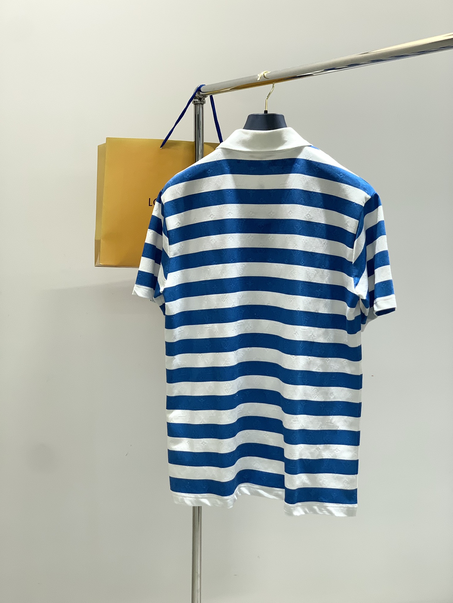 ，LouisVuitton 路易威登，2025夏季最新款，专柜同步有售，原单狠货，时尚休闲翻领短袖T恤，