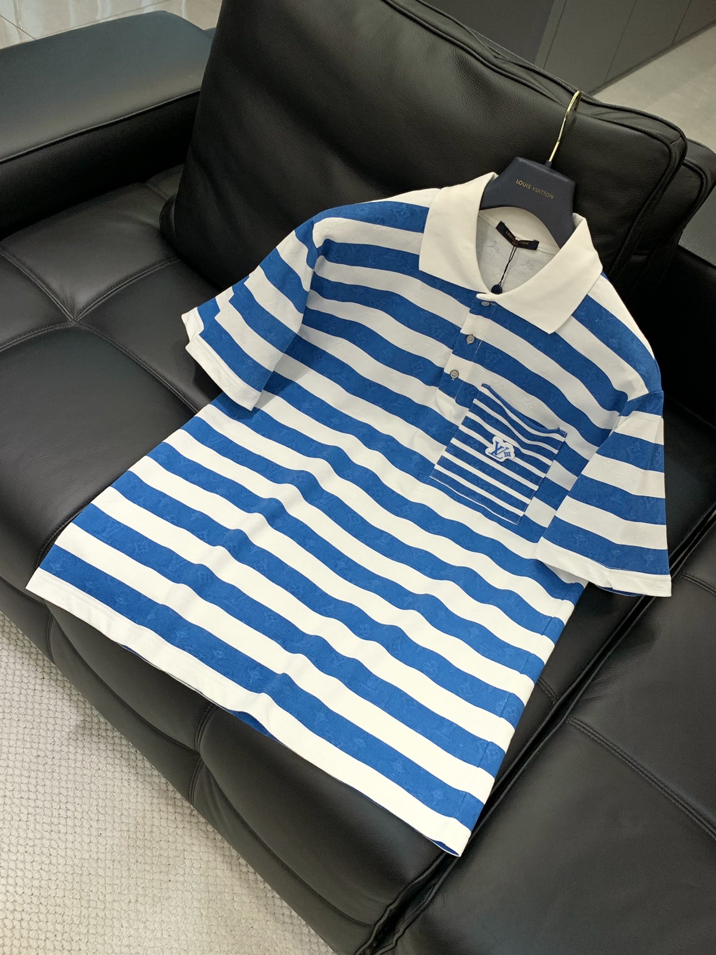 ，LouisVuitton 路易威登，2025夏季最新款，专柜同步有售，原单狠货，时尚休闲翻领短袖T恤，