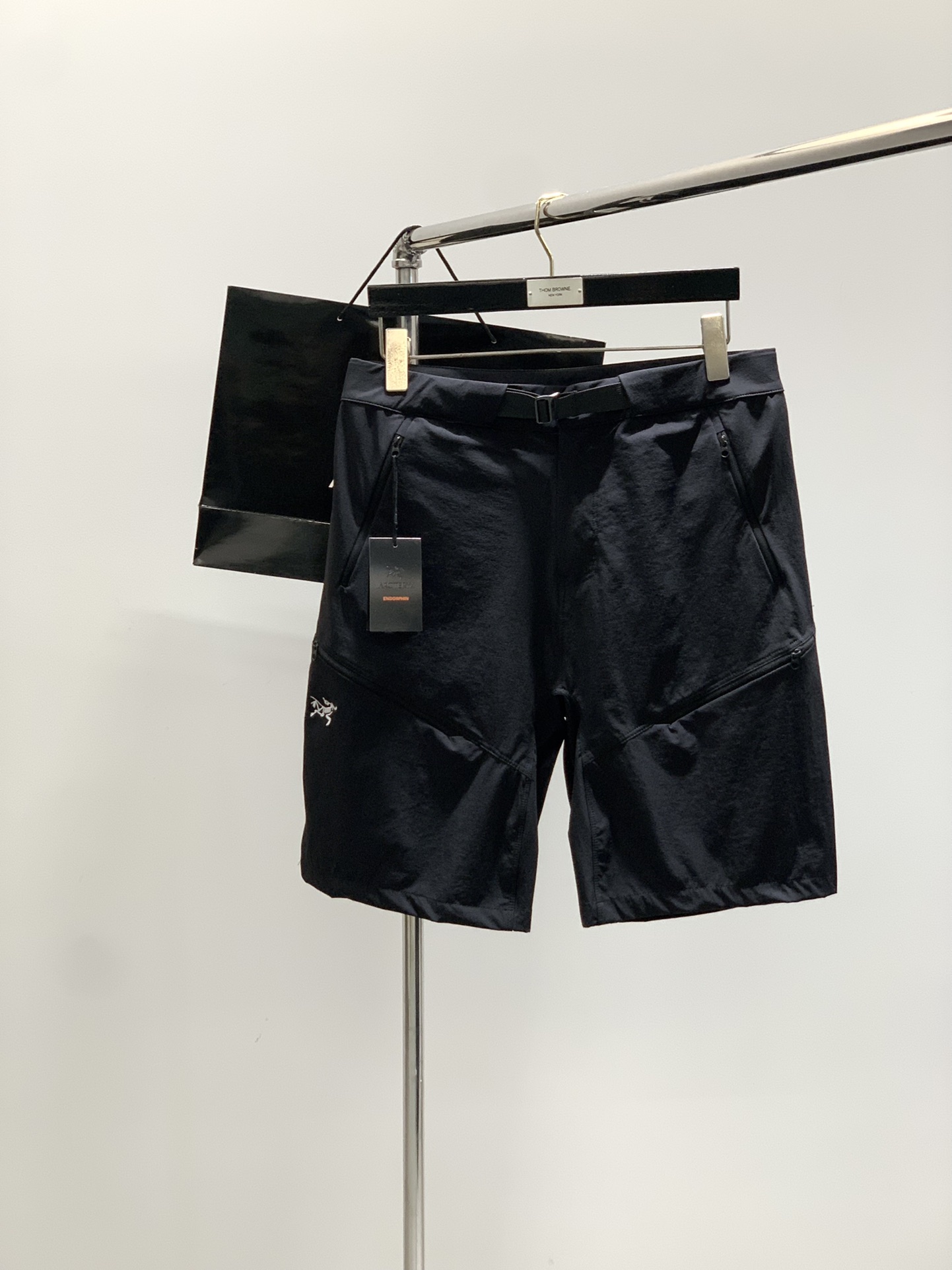，ARCTERYX 始祖鸟，2025夏季新品，时尚休闲短裤，专柜同步有售，原单狠货，采用进口原版面料，顶