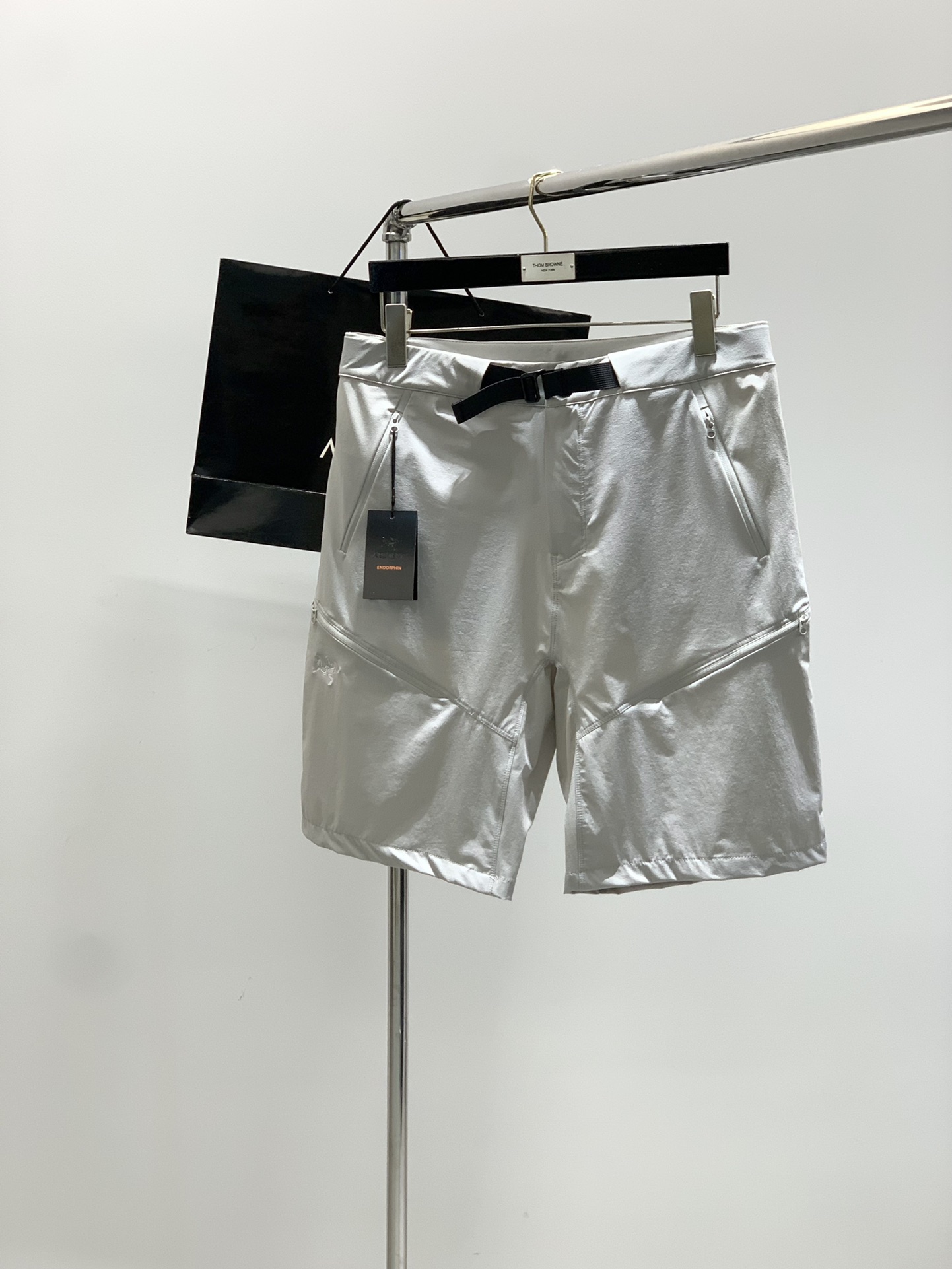 ，ARCTERYX 始祖鸟，2025夏季新品，时尚休闲短裤，专柜同步有售，原单狠货，采用进口原版面料，顶