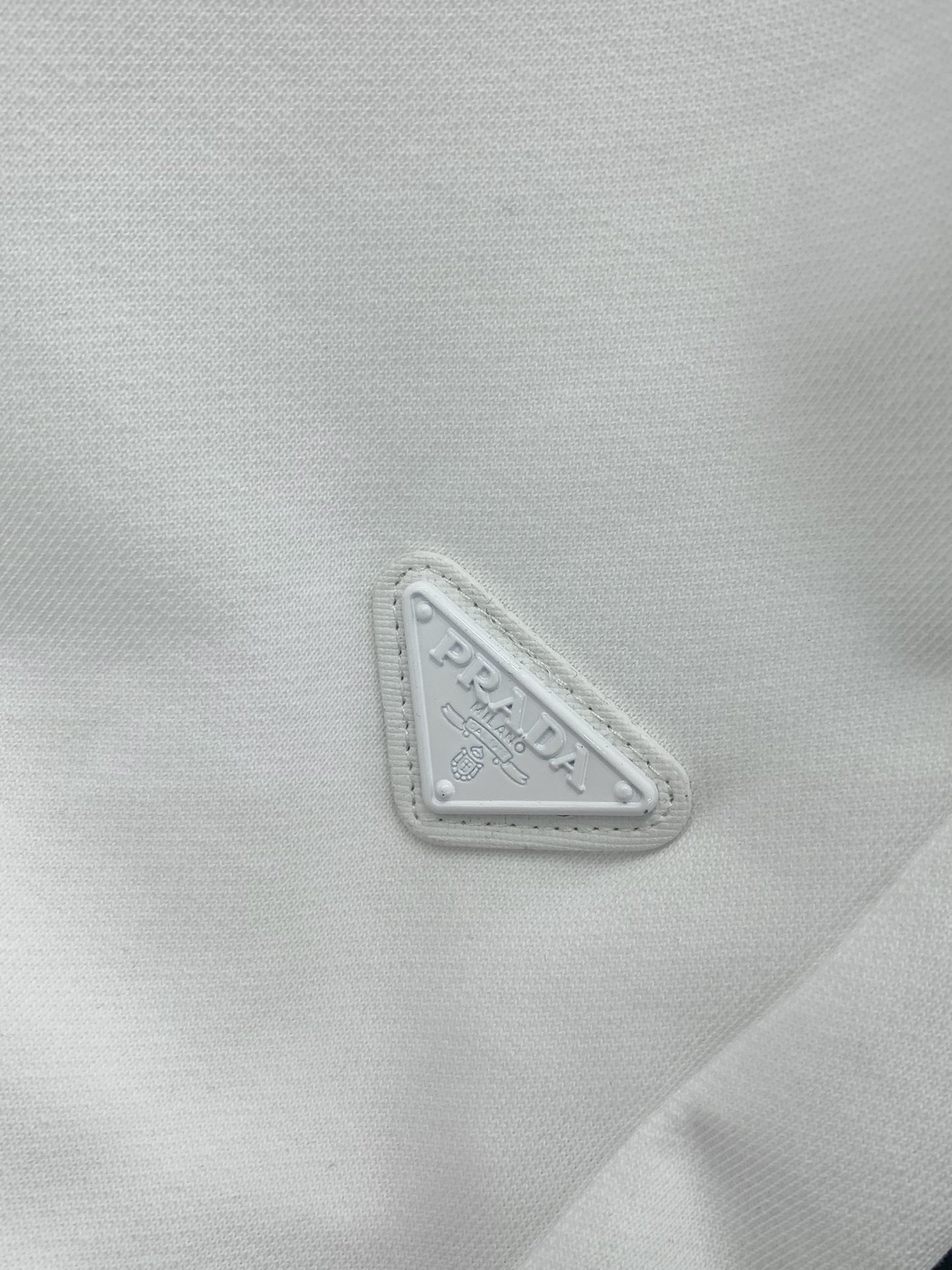 ，PRADA 普拉达，2025夏季最新品，专柜同步有售，时尚休闲短裤，进口原版面料，做工极为复杂，唯一可