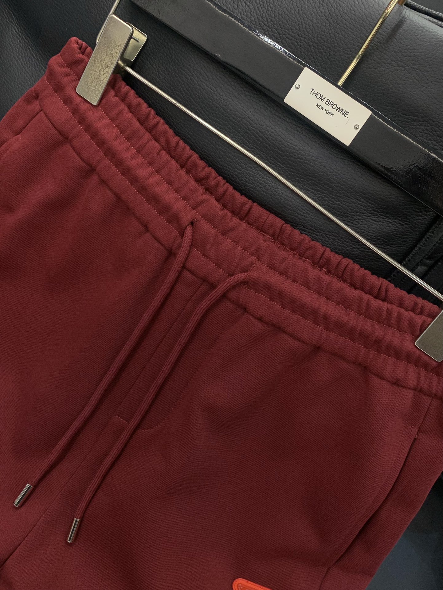 ，PRADA 普拉达，2025夏季最新品，专柜同步有售，时尚休闲短裤，进口原版面料，做工极为复杂，唯一可