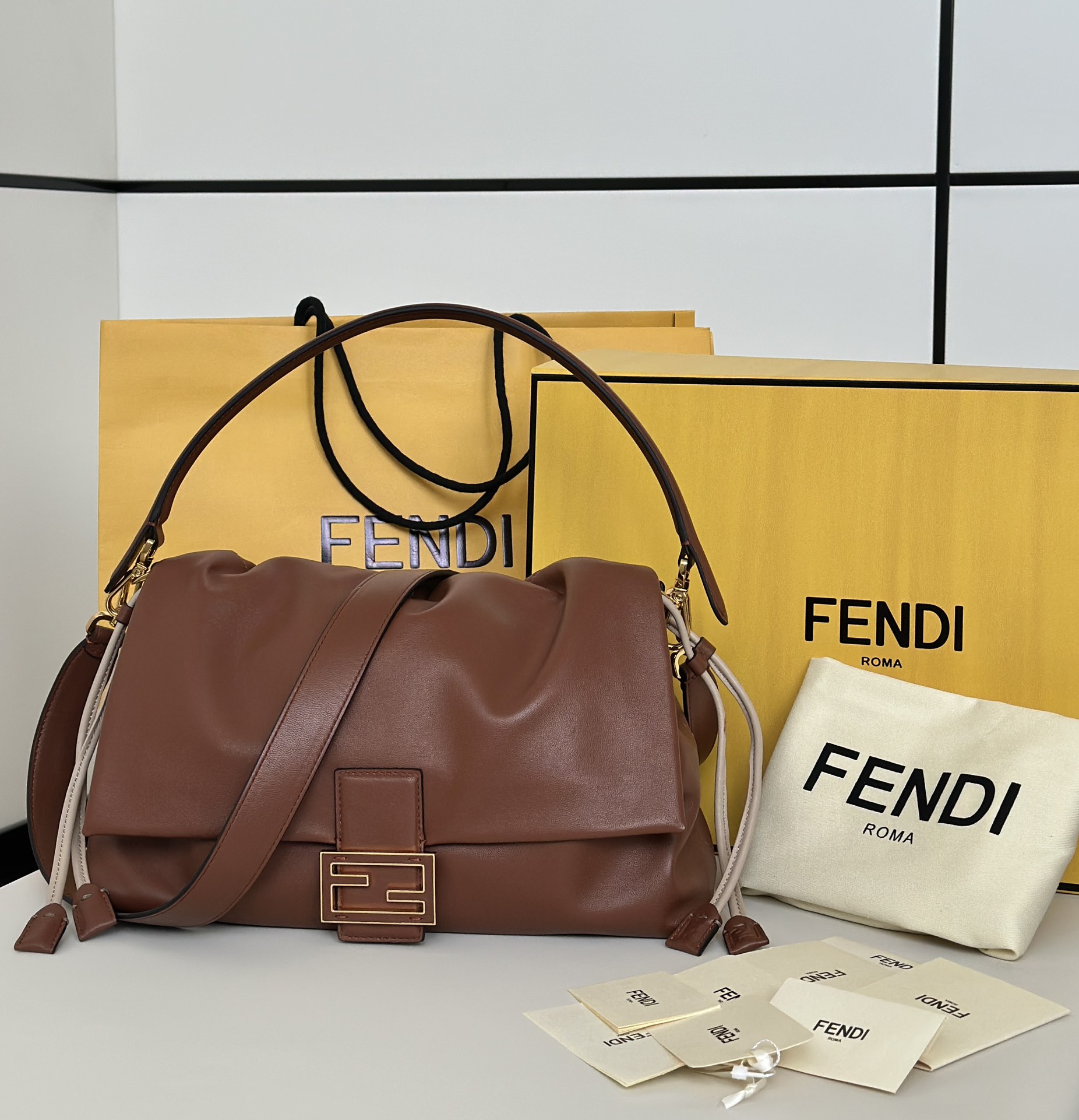 Fendi Mamma Baguette Grand Modèle en Agneau Souple Marron