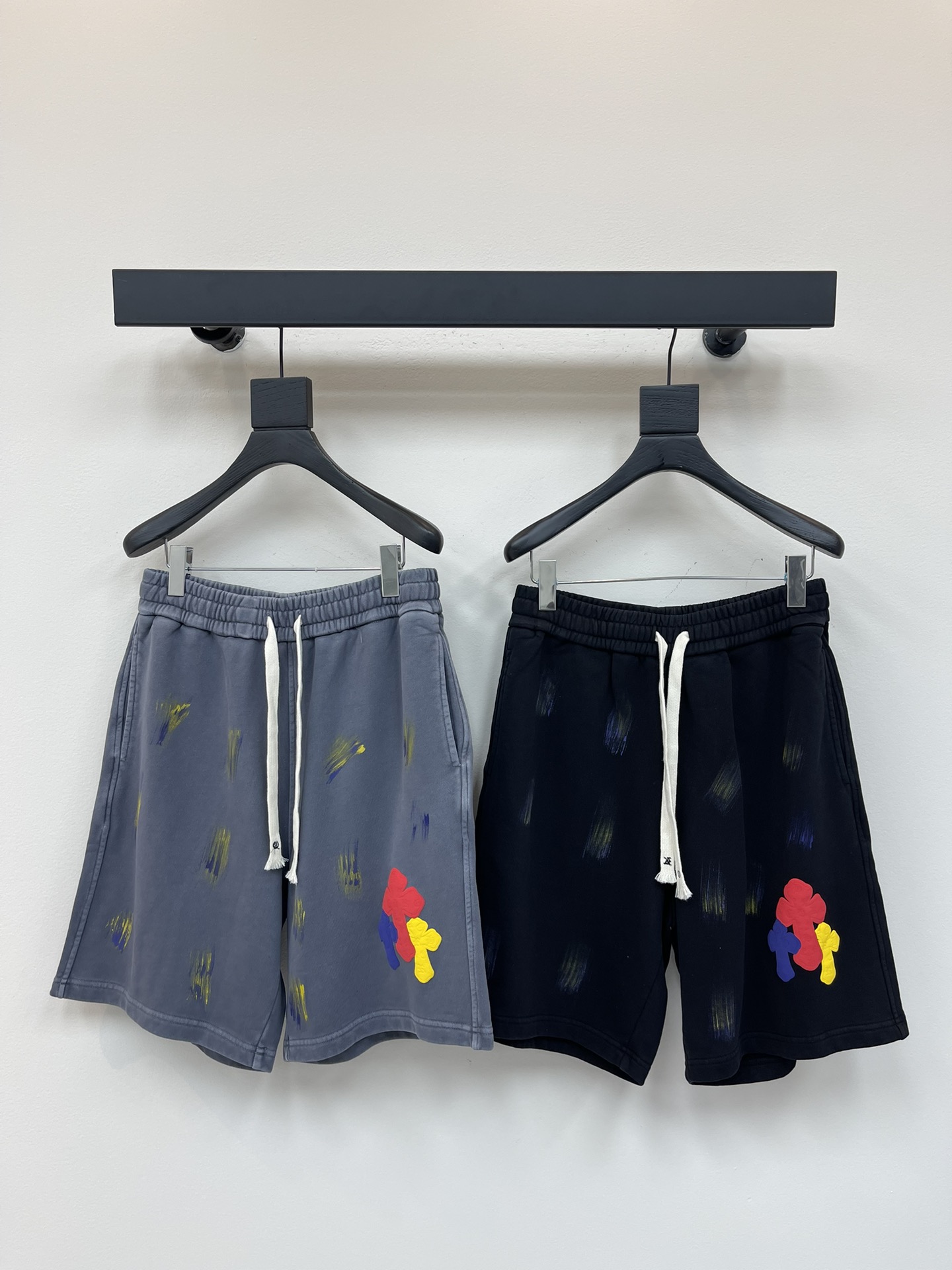 NO:436382,Chrome Hearts* 25 spring and summer new men and women's same casual drawstring shorts, sports and casual pinch pants!  Pure cotton washing and old-fashioned process, it is breathable and skin-friendly and comfortable to wear, and the style has a very three-dimensional effect, beautiful colors, eye-catching and fashionable!  The unique patterns will definitely make you stand out in the crowd!  The casual and loose five-point pants cutout + elastic drawstring waist design, the upper body effect is age-reducing and versatile, and it can be easily used for daily casual outfits for both men and women!  M-XXL, chrome hearts, chrome hearts, shorts, alexander wang19860909Chrome Hearts*克罗心25春夏新款男女同款休闲抽绳短裤,运动休闲五分裤！纯棉水洗做旧工艺,贴身穿着透气亲肤舒适,版型非常具有立体效果色彩靓丽、吸睛时髦度爆棚！与众不同的图案绝对可以让你在人群中出彩万分！休闲宽松的五分裤版型裁剪+松紧抽绳裤腰设计,上身效果减龄又百搭,轻松Get起日常休闲穿搭,男女皆可轻松驾驭！M-XXL,,chrome hearts,chrome hearts,shorts,alexander wang,Women's clothing