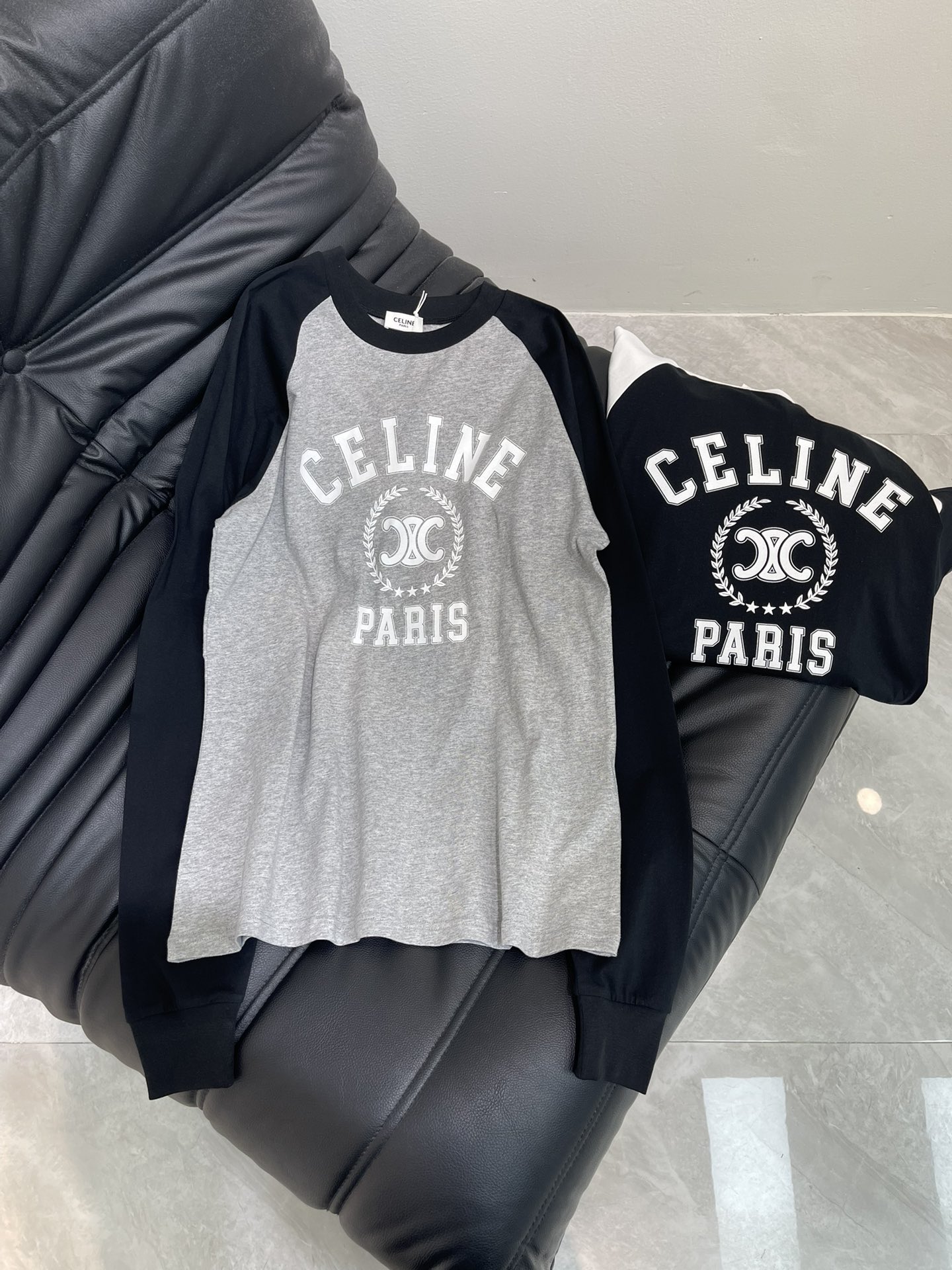 NO:434403,Celin *Exquisite printed long-sleeved T-shirt, high-end contrasting color splicing, customized fabric, very wide texture, contrasting color patterns, low-key and luxurious, age-reducing Girls' Generation!  A must-have artifact for white, rich and beautiful women!  The classic style is versatile and not picky. It is highly recommended to keep your own style!  Black Gray SML, celine,tees,t-shirt,alexander wang19860909Celin *精致印花长袖T恤 高级撞色拼接 订制面料 质感挺阔撞色色系图案低调奢华 减龄少女时代！白富美必备神器！ 经典版型百搭不挑人 强烈推荐自留款！ 黑色 灰色 SML,,celine,tees，t-shirt,alexander wang,Women's clothing