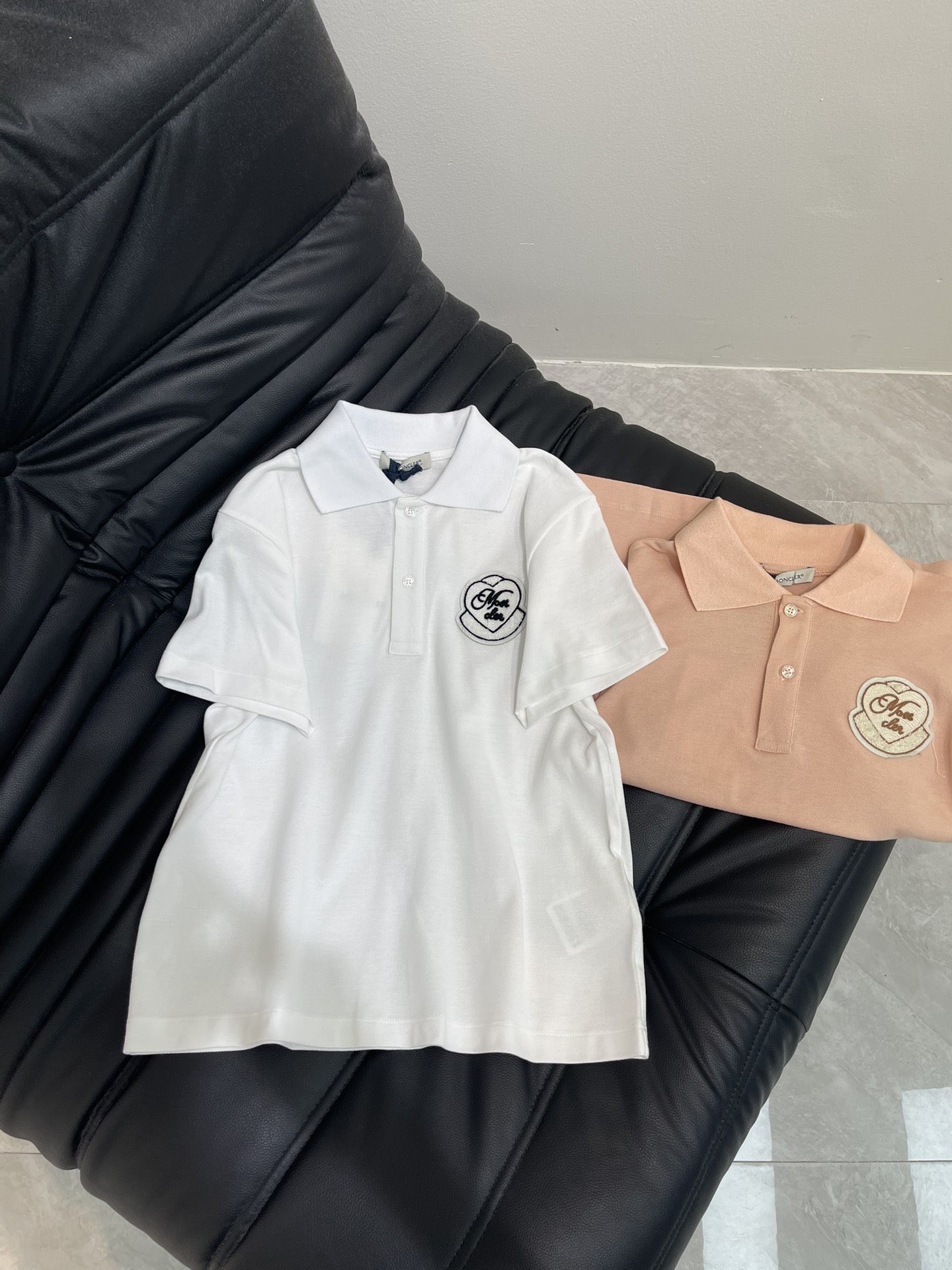 NO:434394,Mon*25 new polo embroidered short-sleeved T-shirt with exquisite regular style and slimming on the upper body!  Low-key luxury!  A must-have item for fashionable things unlocks all outfits!  SML white powder, T-shirt,tees,t-shirt,alexander wang19860909Mon*25新品polo刺绣短袖T恤 精致常规版型上身显瘦！低调奢华！ 时髦精必备单品解锁所有穿搭！ SML 白粉,,T-shirt,tees，t-shirt,alexander wang,Women's clothing