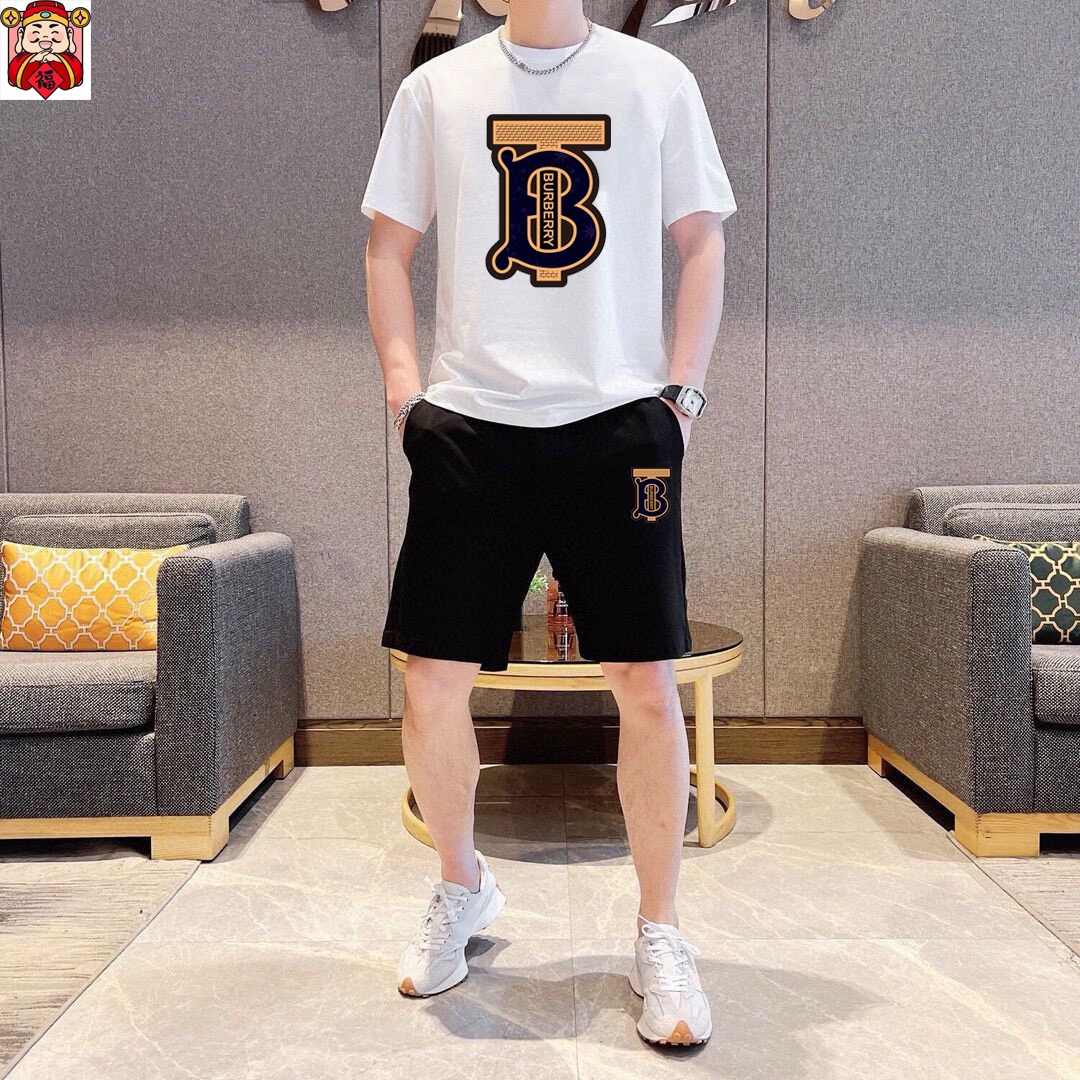Burberry 品牌【BURBERRY 巴宝莉】 2025新款男士短袖短裤套装 销售 市面高端版本 手感细腻柔软 让你穿着更加舒适 立体裁剪版型超赞 尺码:M-5XL下单请报身高体重