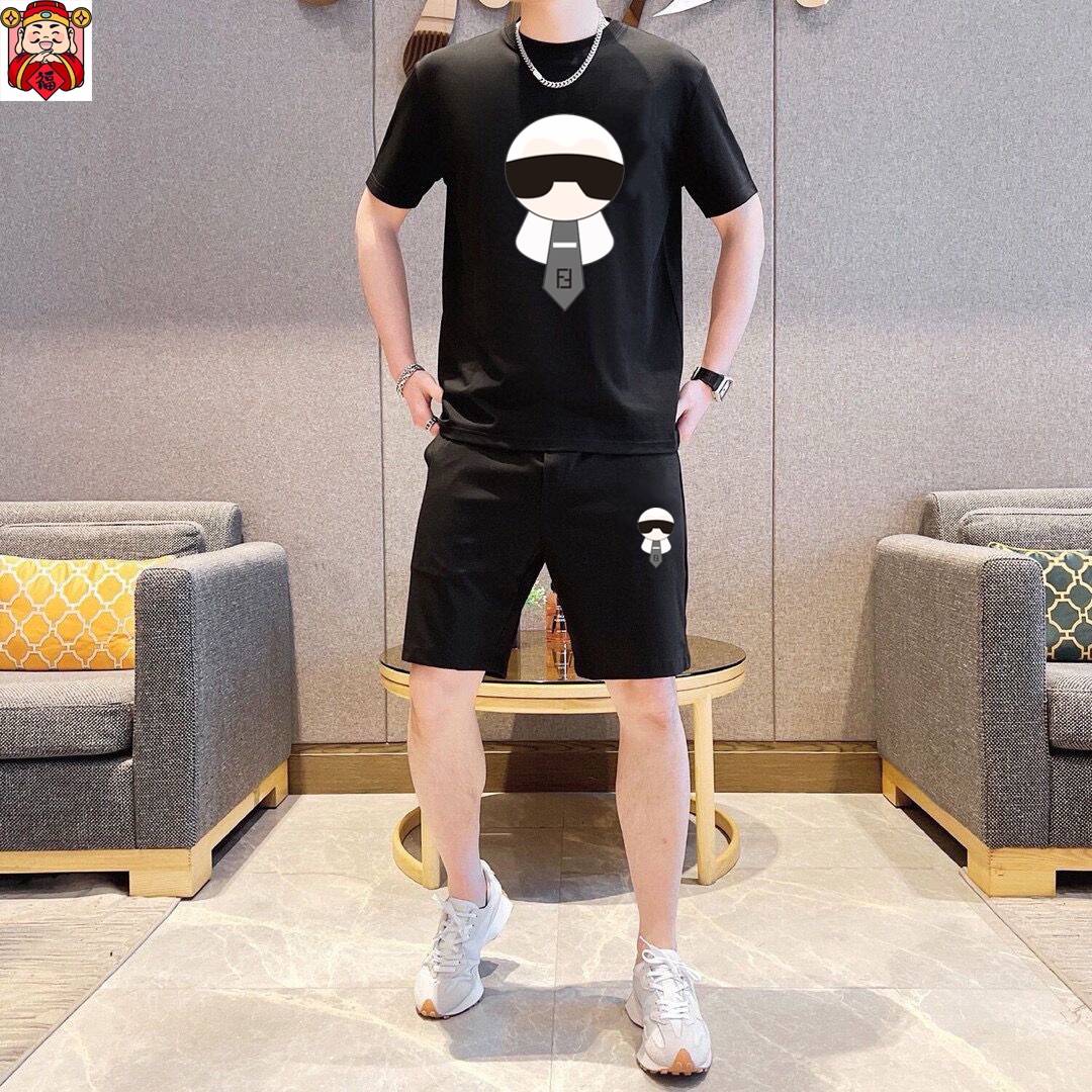 Fendi 品牌【FENDI 芬迪】 2025新款男士短袖短裤套装 销售 市面高端版本 手感细腻柔软 让你穿着更加舒适 立体裁剪版型超赞 尺码:M-5XL下单请报身高体重