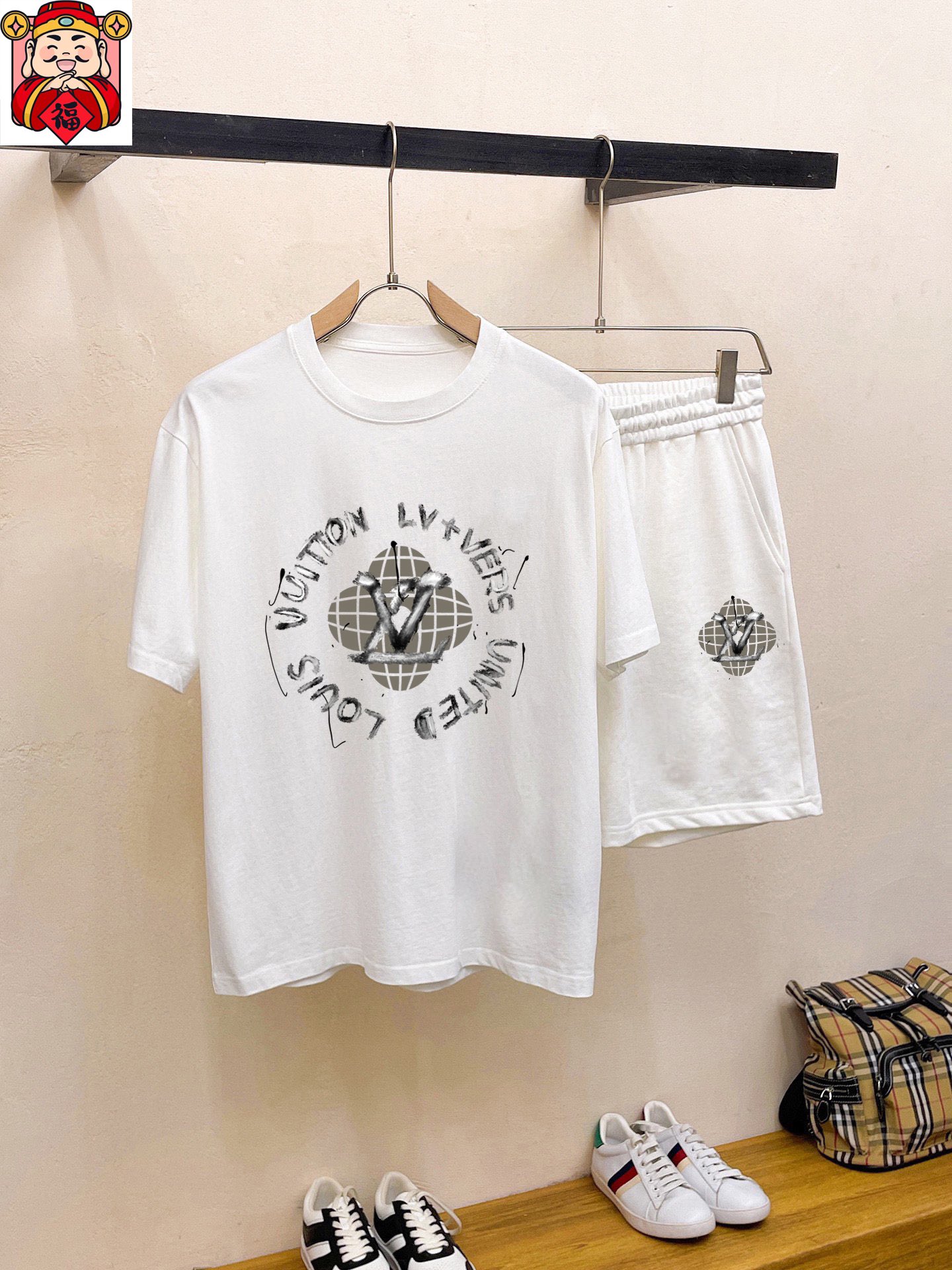 Louis Vuitton 品牌【LV路易威登】 2025新款男士短袖短裤套装 销售 市面高端版本 手感细腻柔软 让你穿着更加舒适 立体裁剪版型超赞 尺码:M-5XL下单请报身高体重