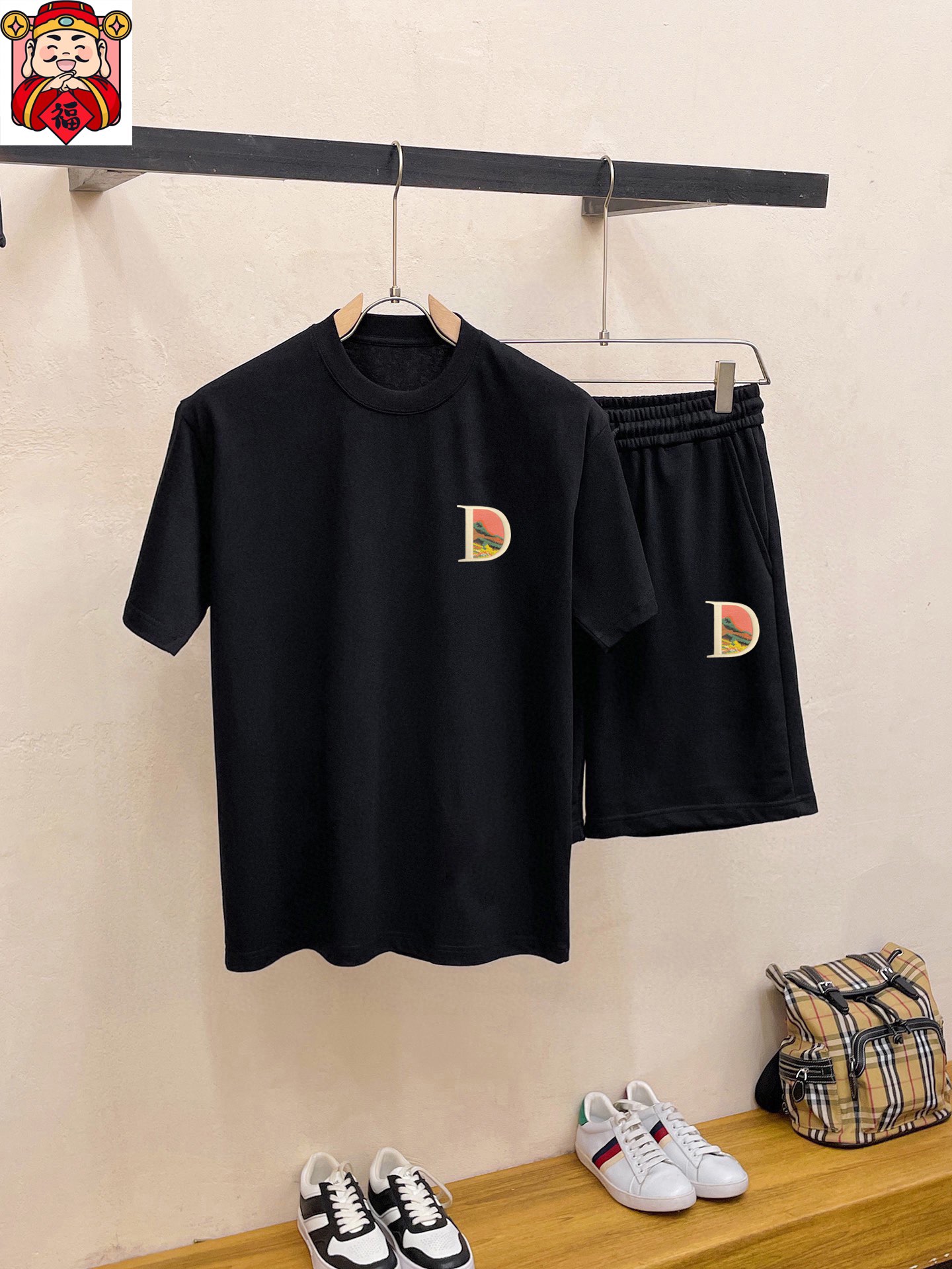 Dior 品牌【DIOR迪奥】 2025新款男士短袖短裤套装 销售 市面高端版本 手感细腻柔软 让你穿着更加舒适 立体裁剪版型超赞 尺码:M-5XL下单请报身高体重