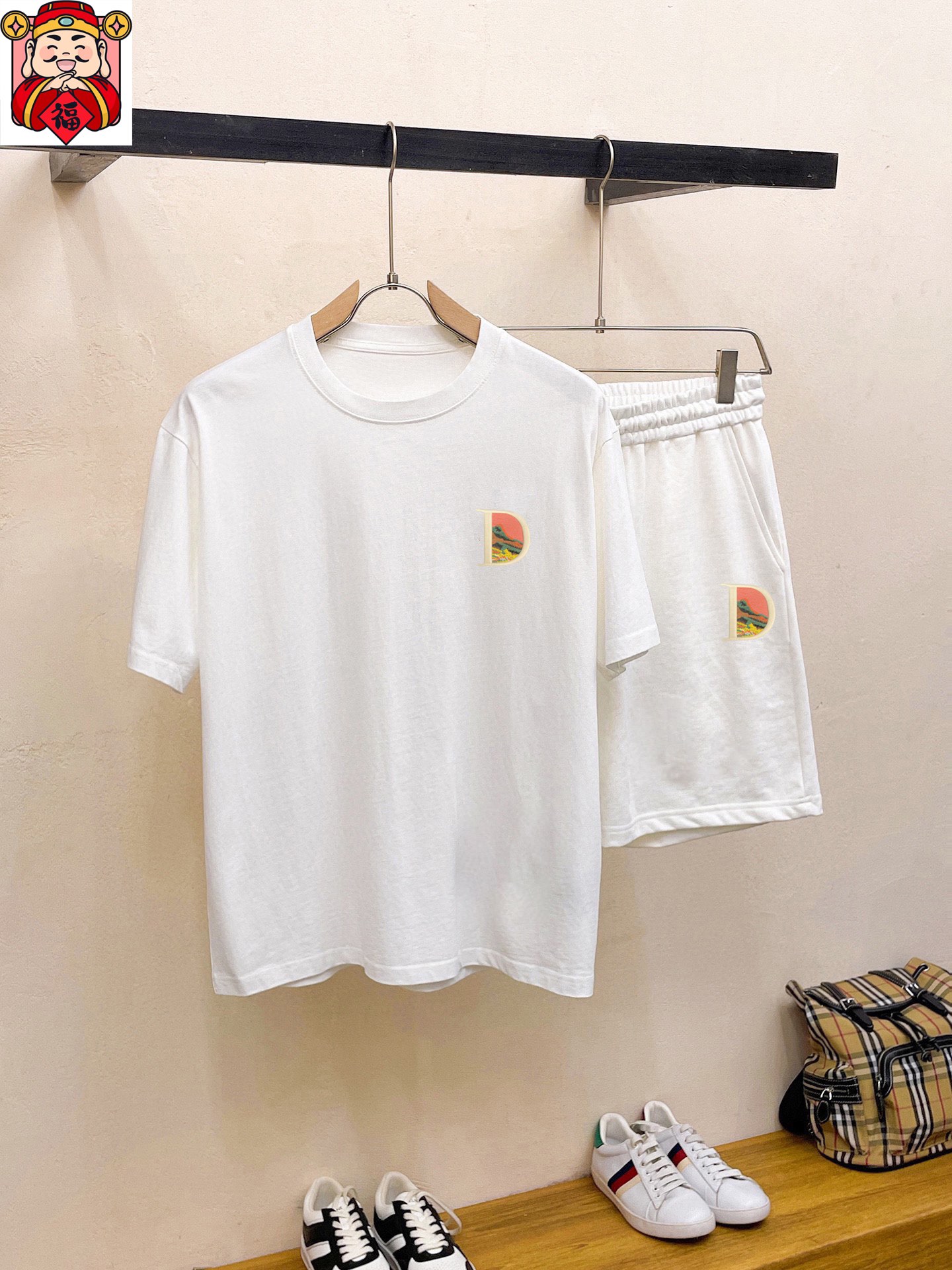 Dior 品牌【DIOR迪奥】 2025新款男士短袖短裤套装 销售 市面高端版本 手感细腻柔软 让你穿着更加舒适 立体裁剪版型超赞 尺码:M-5XL下单请报身高体重
