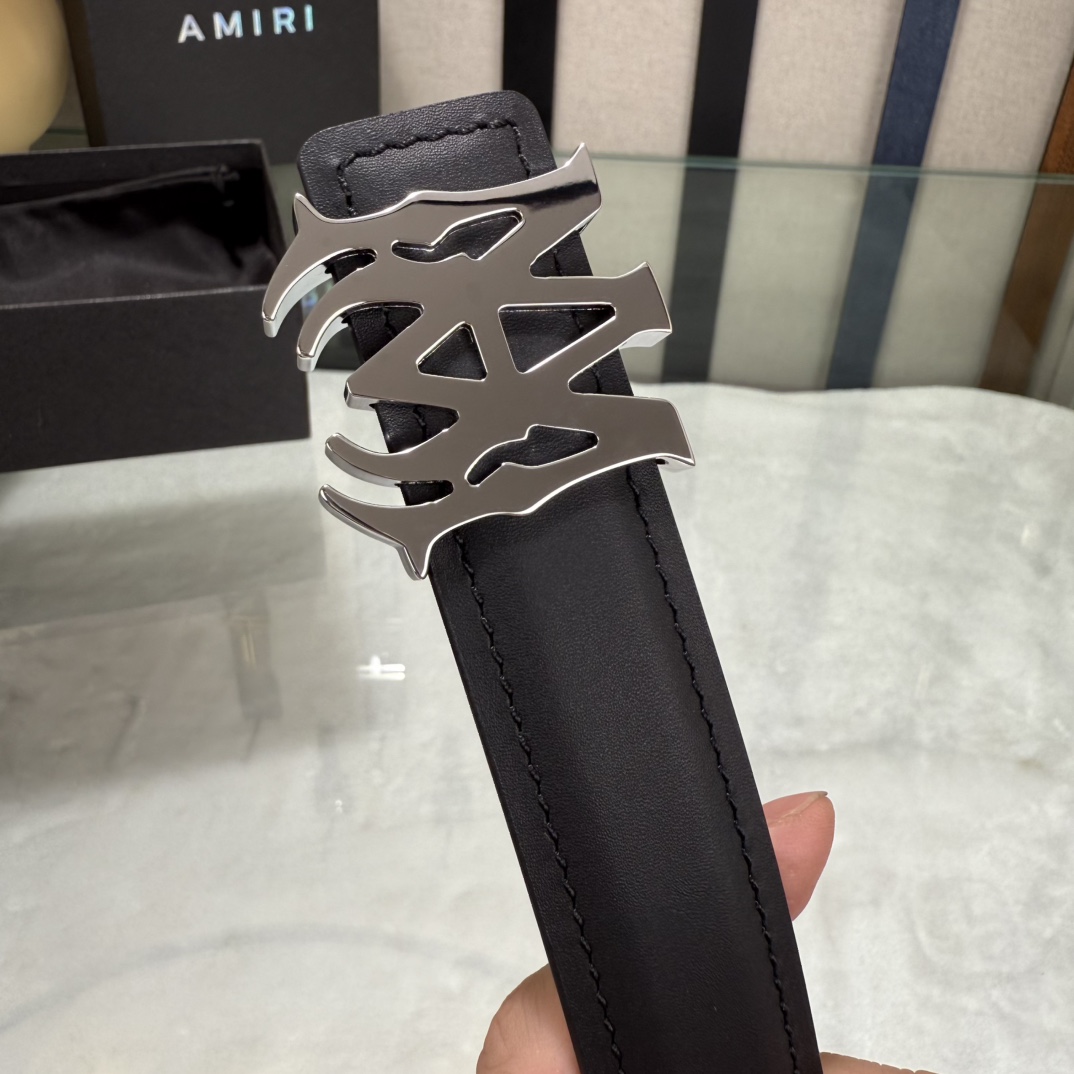 爱美丽AMIRI最新网红爆款双面牛皮皮带配原装盒专柜同步3.0宽新款上市了，原版牛皮，搭配钢扣，优雅，