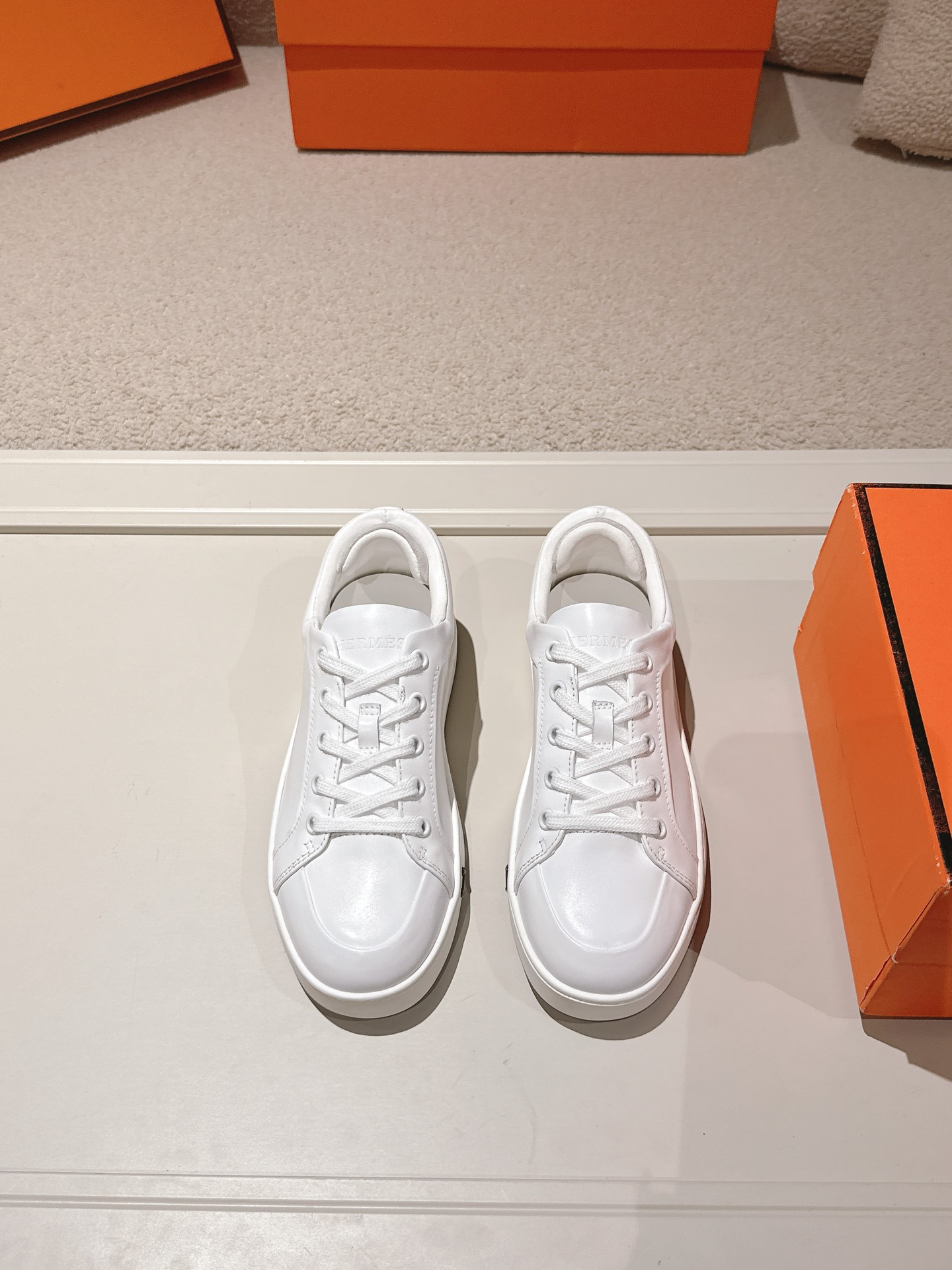 NO:348887,Real price will not be given any profit!  Hermes# Couple H-lace-up thick-soled sports shoes are available at the same time. Every detail of the shoes is very attentive, quite eye-catching, and the elegant splicing elements highlight the outstanding temperament!  The fashionable flying lace-up method adds a casual atmosphere. The exquisite lines can invisibly better reflect the family design language, interspersed with exquisite lines, perfectly fit the foot shape, naturally outline the fashionable outline, achieve visual impact effect, and fully interpret a different sports style!  Imported cowhide/Oxford mixed-bred sheepskin in upper, original TPU outsole, size 35-45 (four 40, male 45, 46 customized),, hermes, sneakers, cowhide, sheepskin19860909实价不让利！Hermes# 情侣款H系带厚底运动鞋板鞋 同步专柜上新.鞋子的每一个细节都特别用心,相当惹眼,雅致的拼接元素,凸显不俗的气质！ 时尚飞织系带方式,增添休闲的气息,精致的线条,无形之中能够更好体现出家族式的设计语言,穿插精致的线条,完美契合脚型,自然的勾勒出时尚的轮廓,达到视觉上的冲击效果,充分演绎不一样的运动风格！ 鞋面进口牛皮/牛津 内的混种羊皮里 大底原版TPU大底 码数35-45（女40 男45 46定做）,,hermes,sneakers,cowhide,sheepskin,Men's shoes