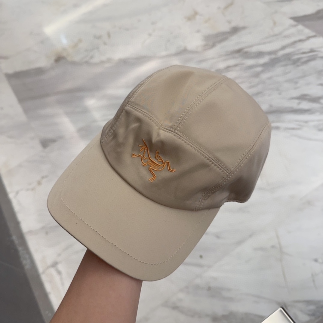 

始祖鸟 新款高版本棒球帽，大牌同步，超好搭配，出货！