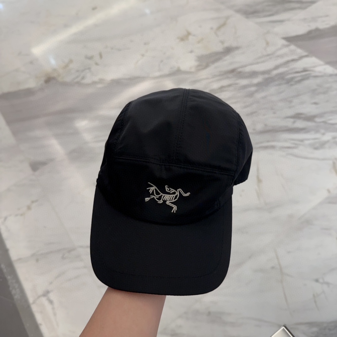 

始祖鸟 新款高版本棒球帽，大牌同步，超好搭配，出货！