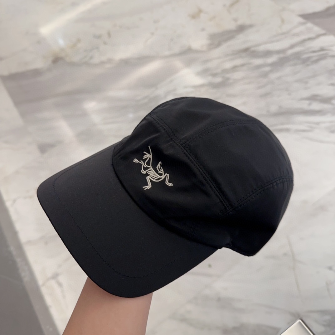 

始祖鸟 新款高版本棒球帽，大牌同步，超好搭配，出货！