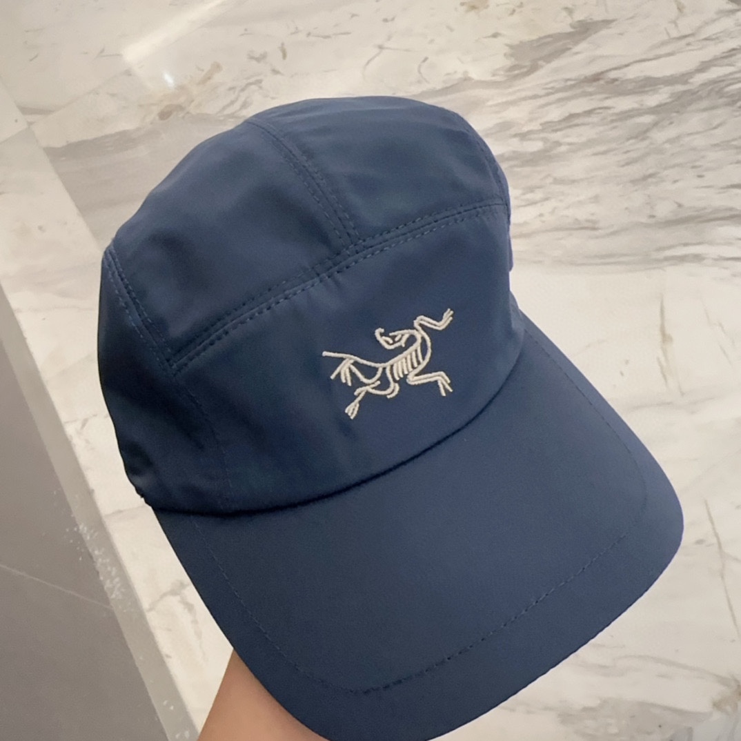 

始祖鸟 新款高版本棒球帽，大牌同步，超好搭配，出货！