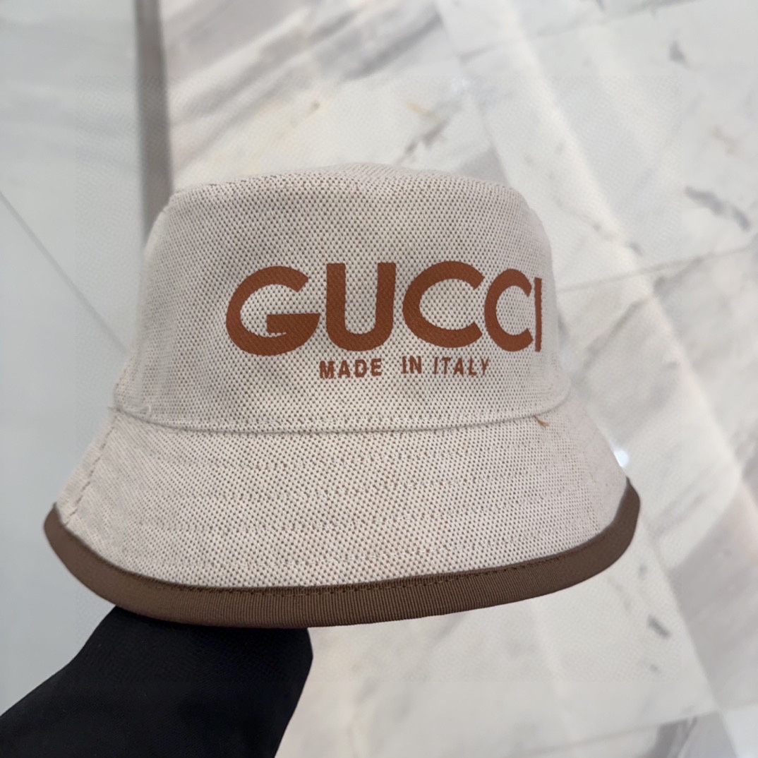 


GUCCI古奇 2025专柜新款简约刺绣款渔夫帽，很潮！休闲运动款，经典制作，超级好搭衣服！