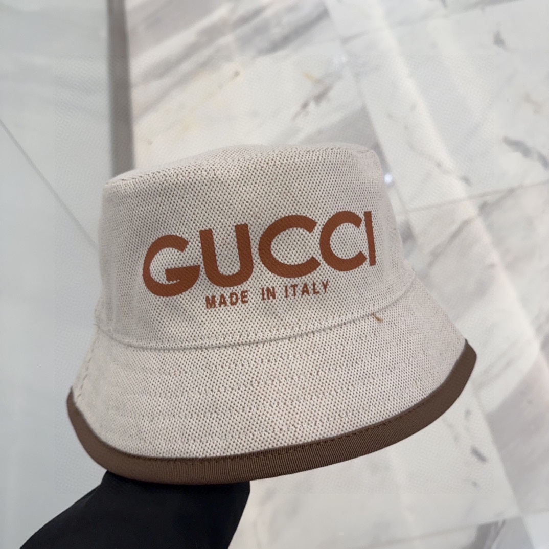 


GUCCI古奇 2025专柜新款简约刺绣款渔夫帽，很潮！休闲运动款，经典制作，超级好搭衣服！