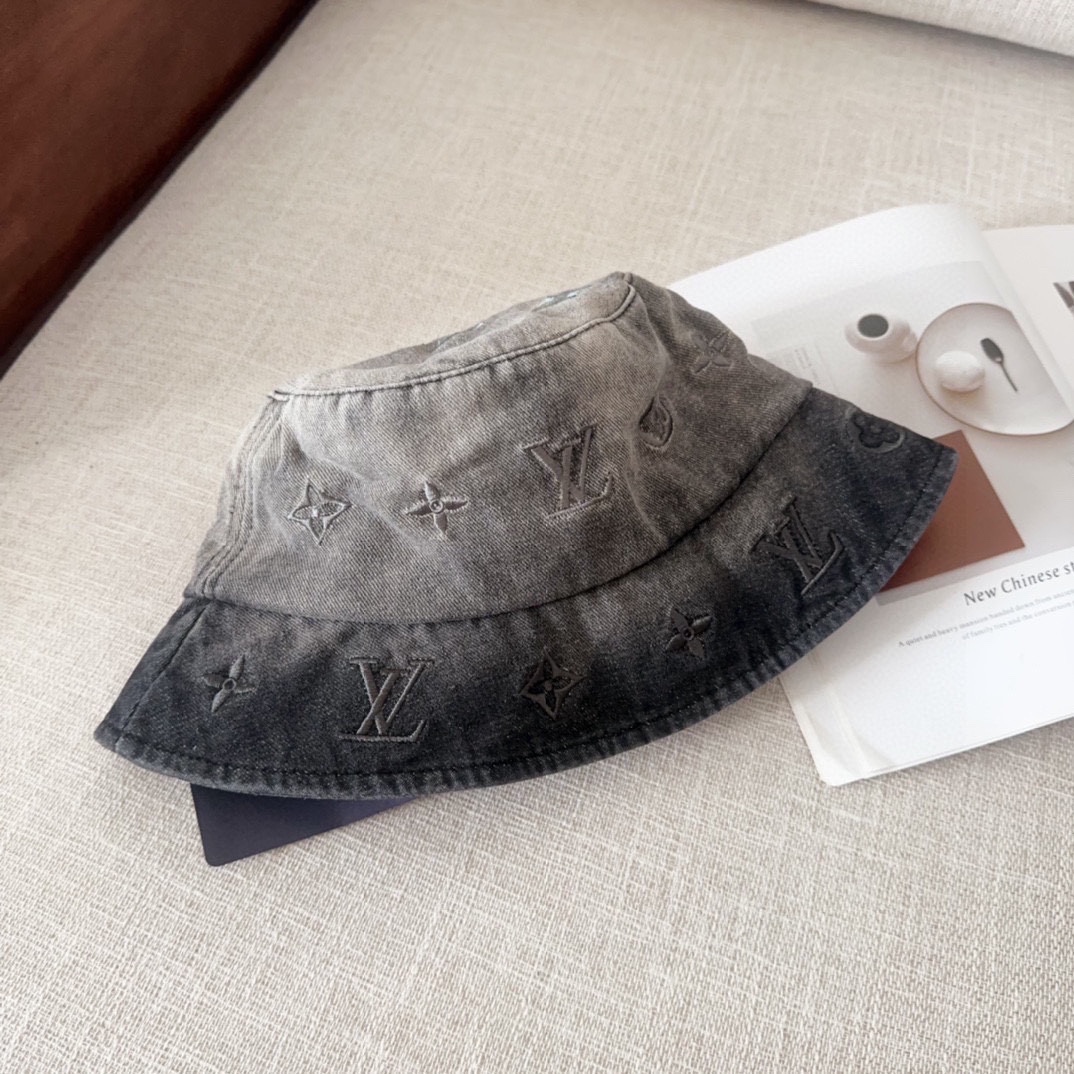 

🧢路易威登 LV，牛仔布，可以戴N多年的款式，时尚高端
