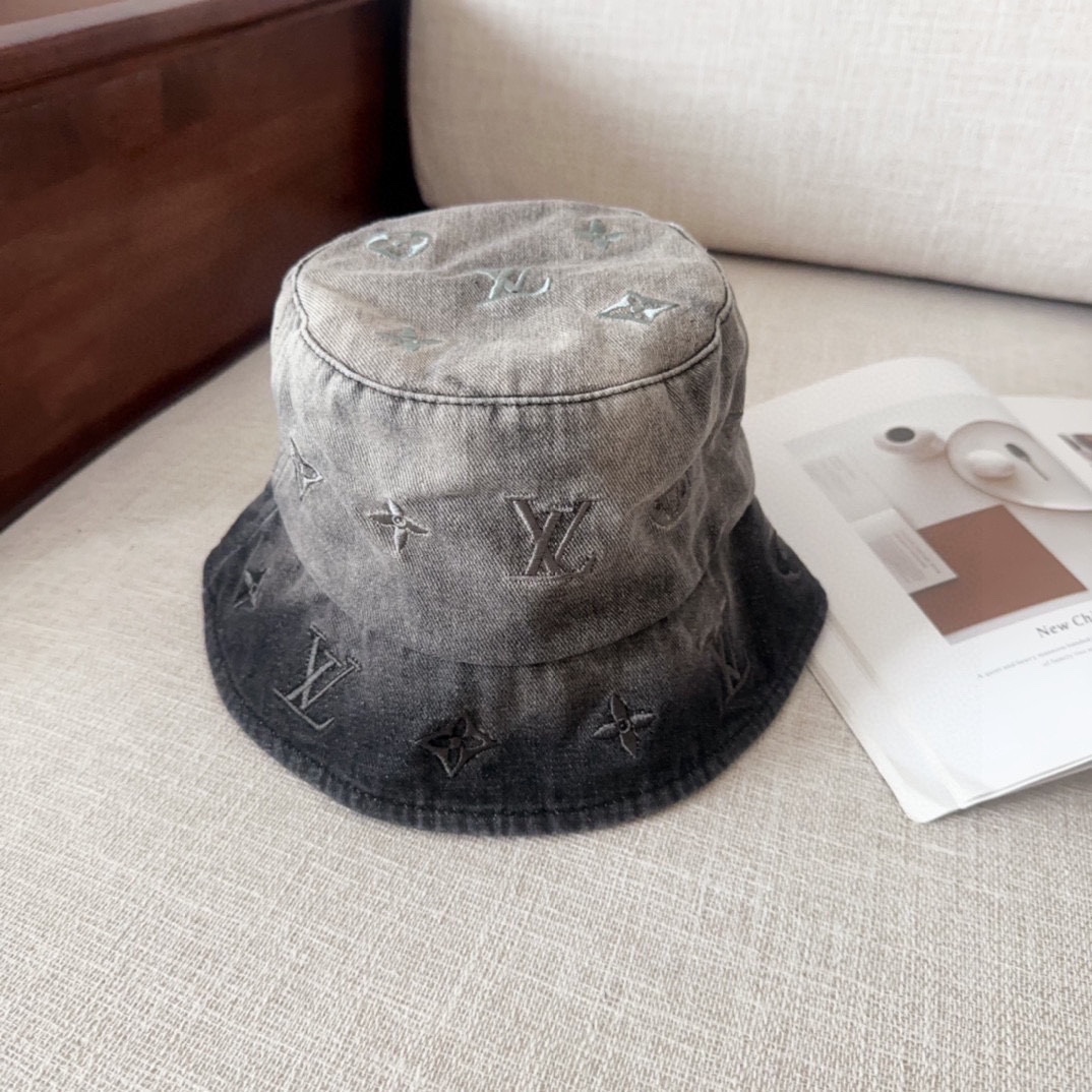 

🧢路易威登 LV，牛仔布，可以戴N多年的款式，时尚高端