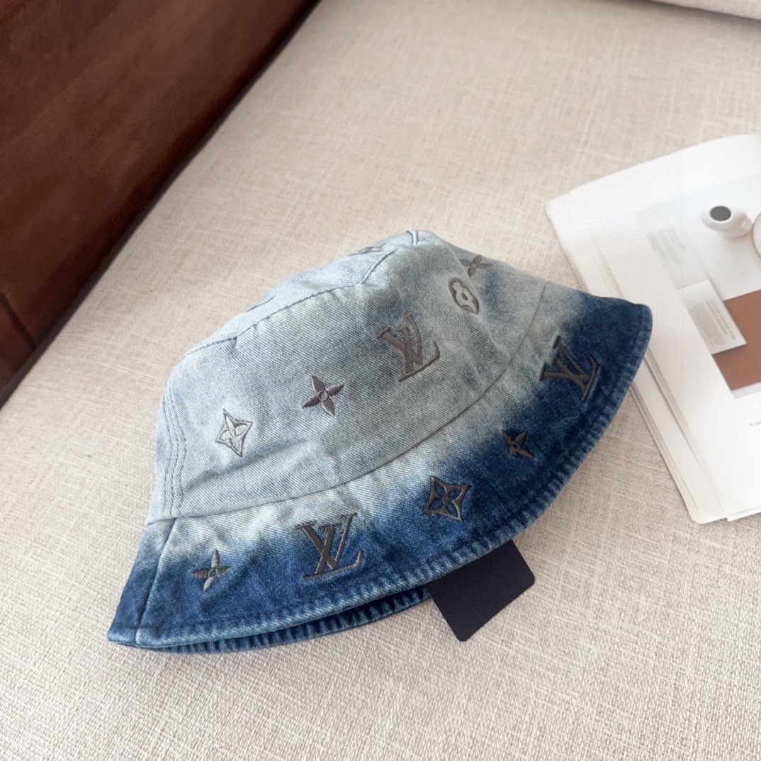 

🧢路易威登 LV，牛仔布，可以戴N多年的款式，时尚高端