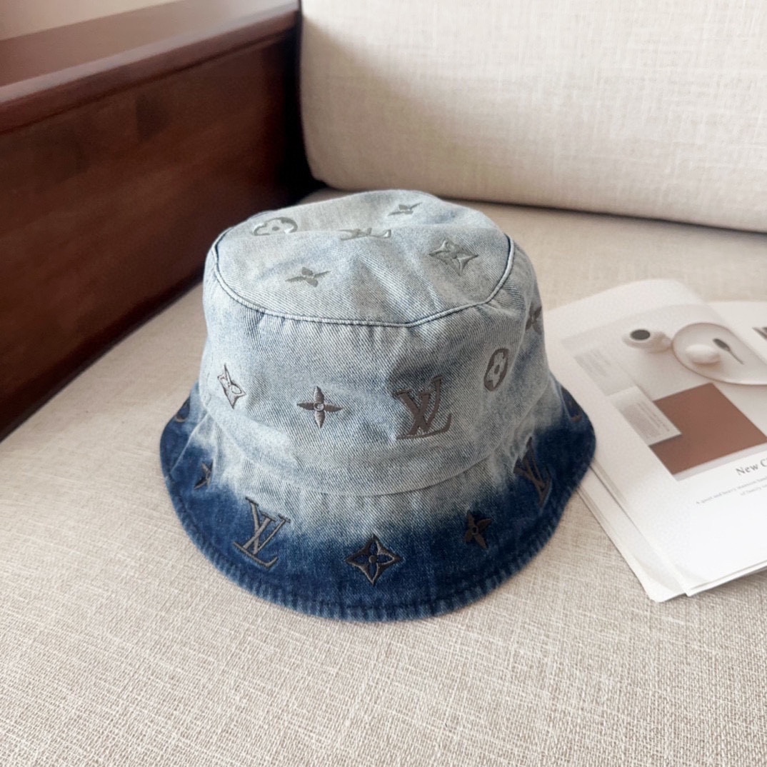 

🧢路易威登 LV，牛仔布，可以戴N多年的款式，时尚高端