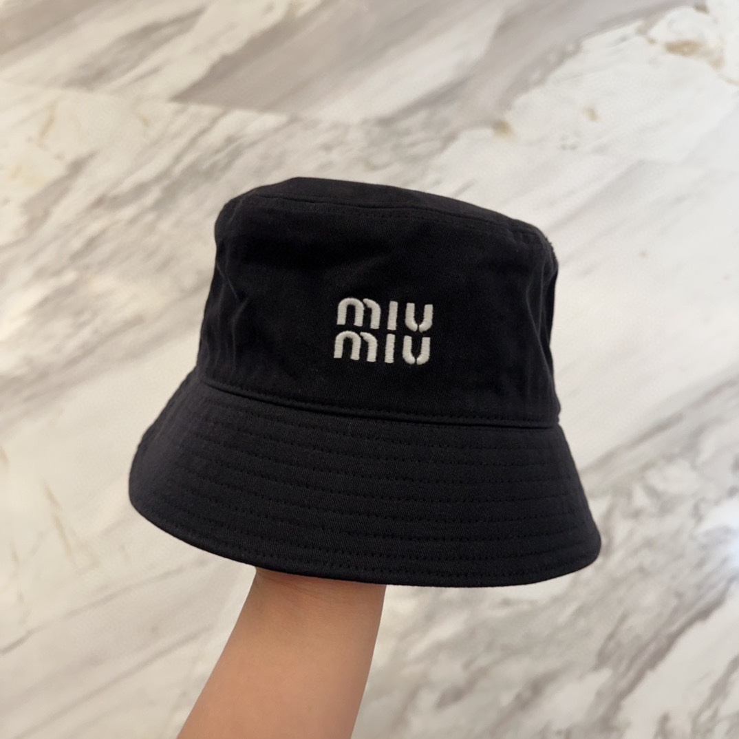 NO:352423,Miumiu exclusively developed embroidery style Fisherman's hat must-have for summer sun protection Must-have items in the wardrobe All-size hat Straw hat Fisherman's hat Baseball hat, hat, Miumiu, espadrilles, hatsmiumiu 独家开发刺绣款 渔夫帽 夏季防晒必备 衣柜里必备单品 均码帽子草帽渔夫帽棒球帽,帽子,miumiu,espadrilles,hats,hat