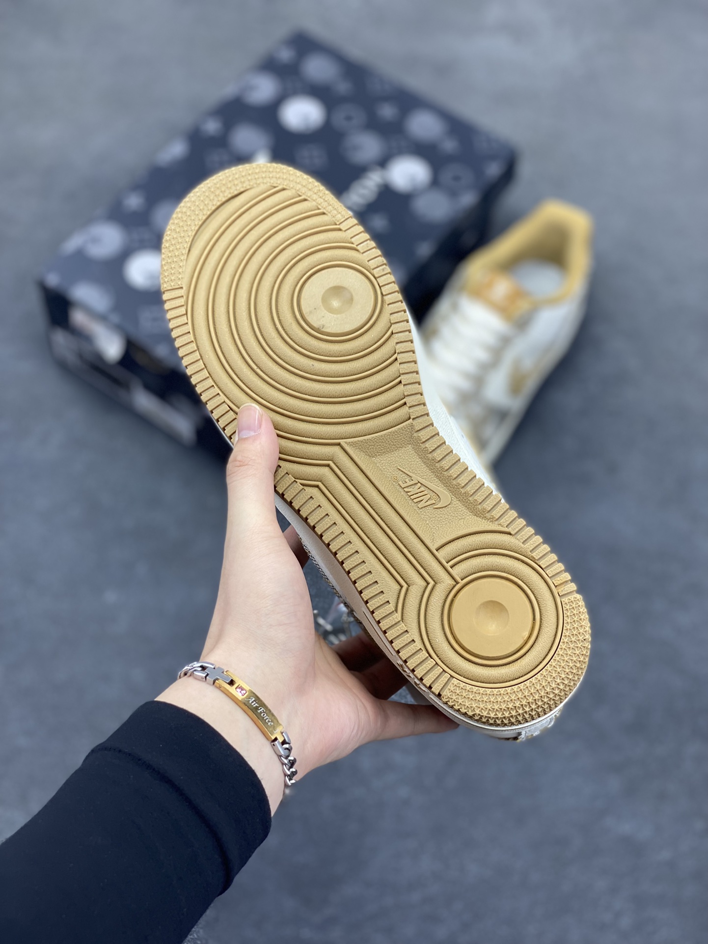 图片[5]-NIke Air Force 1 \’07 Low “LV联名”空军一号 低帮 运动鞋 休闲鞋 折边针车 工艺难度大 原楦头原纸板 原装鞋盒 定制五金配件 内置全掌气垫 原厂鞋底 货号：SC9207-542 尺码：36 36.5 37.5 38 38.5 39 40 40.5 41 42 42.5 43 44 44.5 45-选品中心