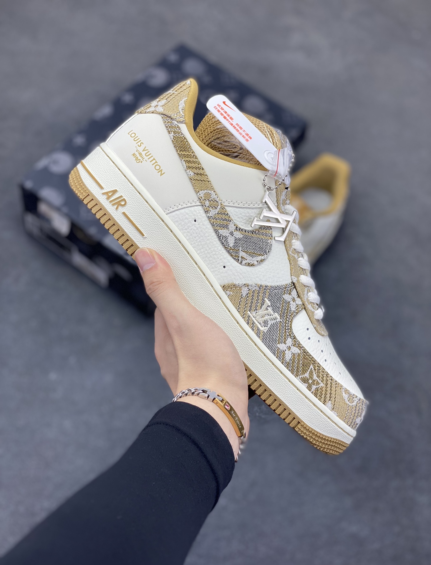 NIke Air Force 1 \'07 Low “LV联名”空军一号 低帮 运动鞋 休闲鞋 折边针车 工艺难度大 原楦头原纸板 原装鞋盒 定制五金配件 内置全掌气垫 原厂鞋底 货号：SC9207-542 尺码：36 36.5 37.5 38 38.5 39 40 40.5 41 42 42.5 43 44 44.5 45-选品中心