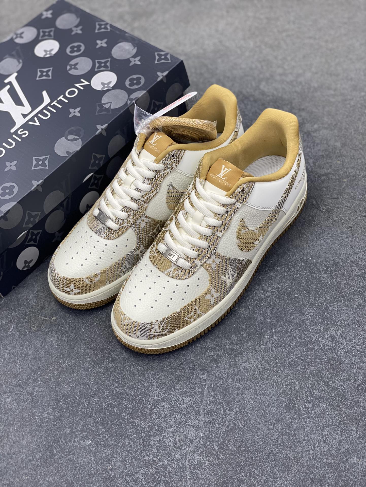 图片[8]-NIke Air Force 1 \’07 Low “LV联名”空军一号 低帮 运动鞋 休闲鞋 折边针车 工艺难度大 原楦头原纸板 原装鞋盒 定制五金配件 内置全掌气垫 原厂鞋底 货号：SC9207-542 尺码：36 36.5 37.5 38 38.5 39 40 40.5 41 42 42.5 43 44 44.5 45-选品中心