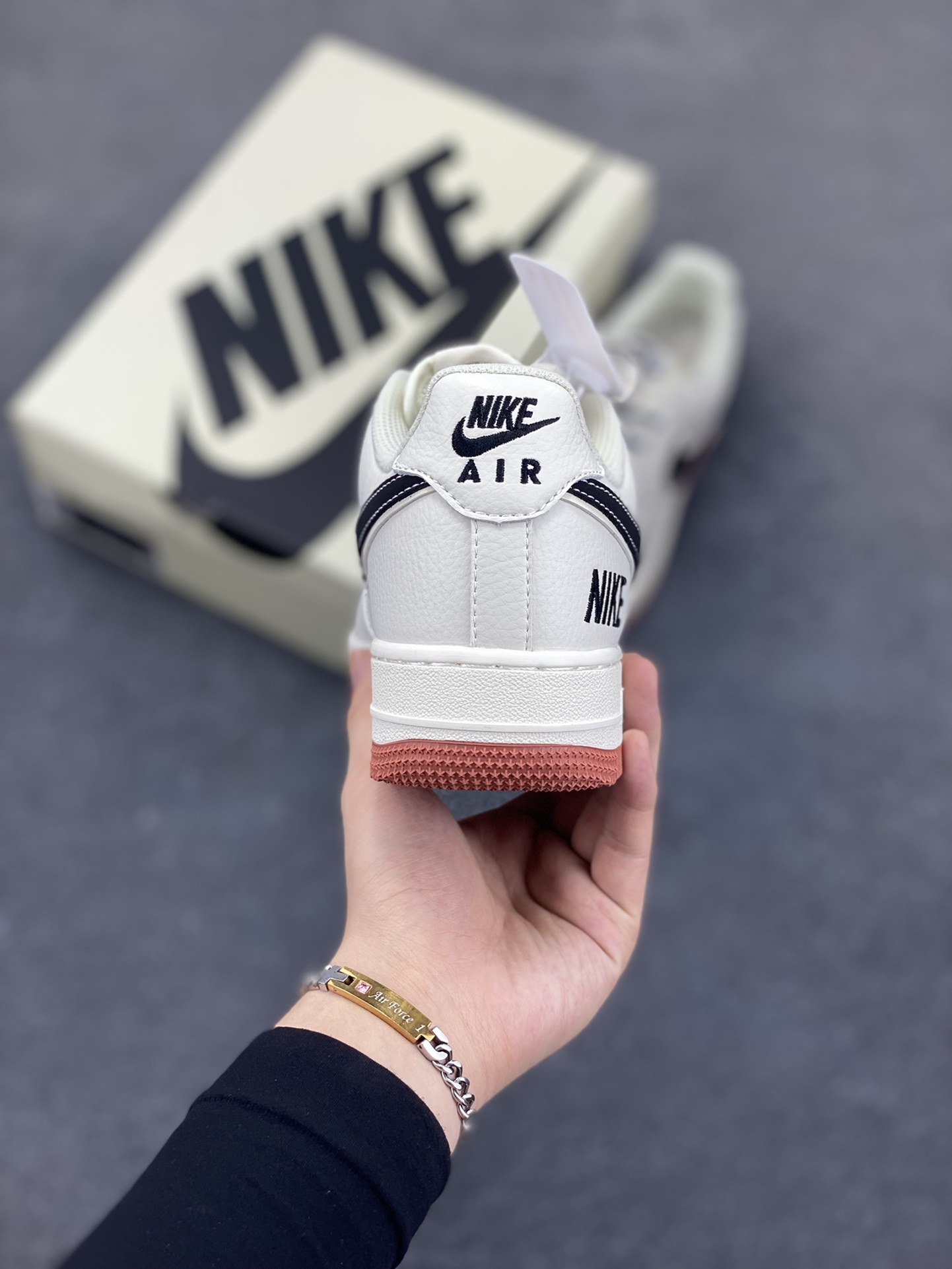 图片[4]-NIke Air Force 1 \’07 Low “NIKE联名——米黑生胶”空军一号 低帮 运动鞋 休闲鞋 折边针车 工艺难度大 原楦头原纸板 原装鞋盒 定制五金配件 内置全掌气垫 原厂鞋底 货号：CS5288-021 尺码：36 36.5 37.5 38 38.5 39 40 40.5 41 42 42.5 43 44 44.5 45-选品中心