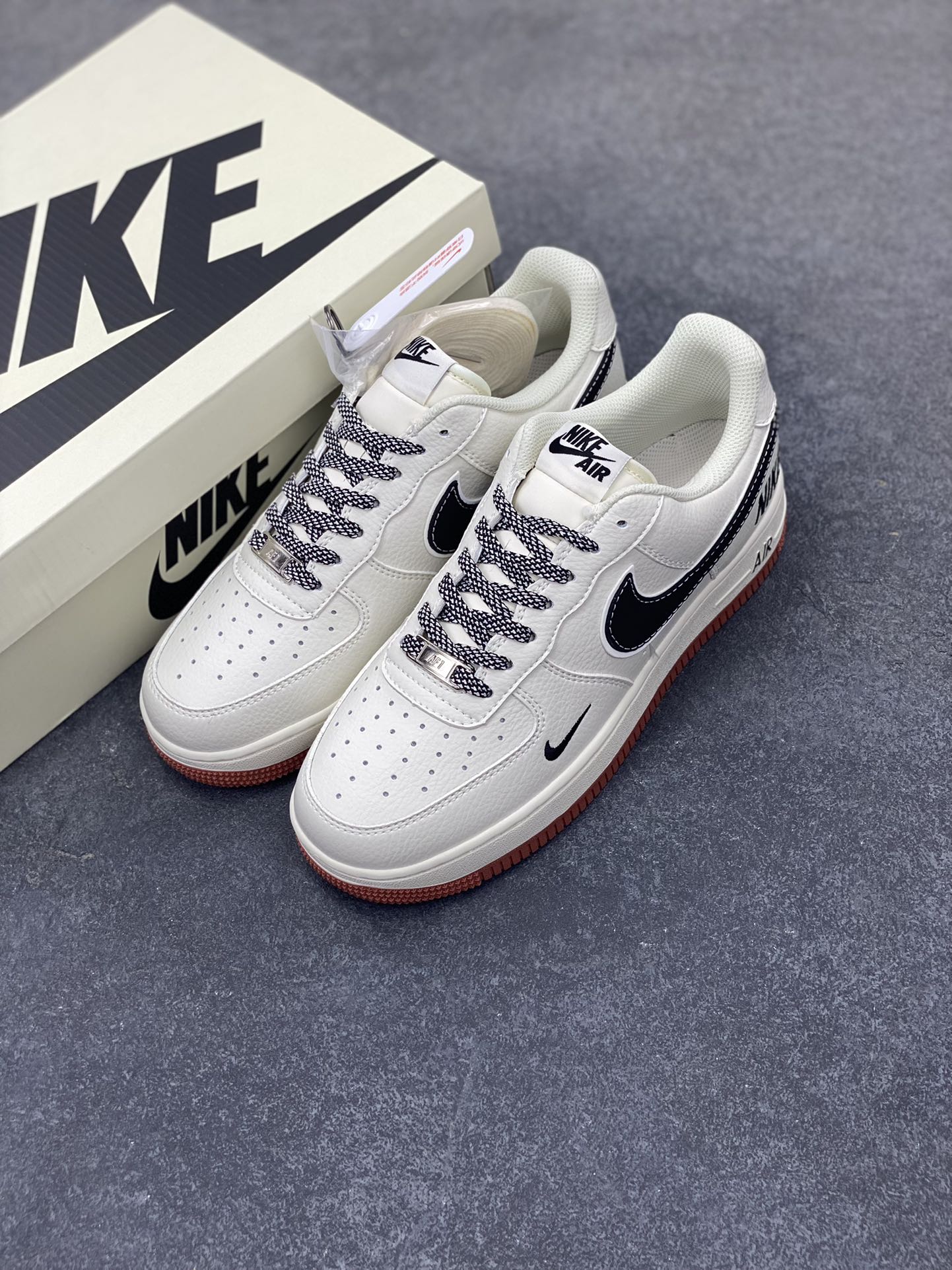 图片[8]-NIke Air Force 1 \’07 Low “NIKE联名——米黑生胶”空军一号 低帮 运动鞋 休闲鞋 折边针车 工艺难度大 原楦头原纸板 原装鞋盒 定制五金配件 内置全掌气垫 原厂鞋底 货号：CS5288-021 尺码：36 36.5 37.5 38 38.5 39 40 40.5 41 42 42.5 43 44 44.5 45-选品中心