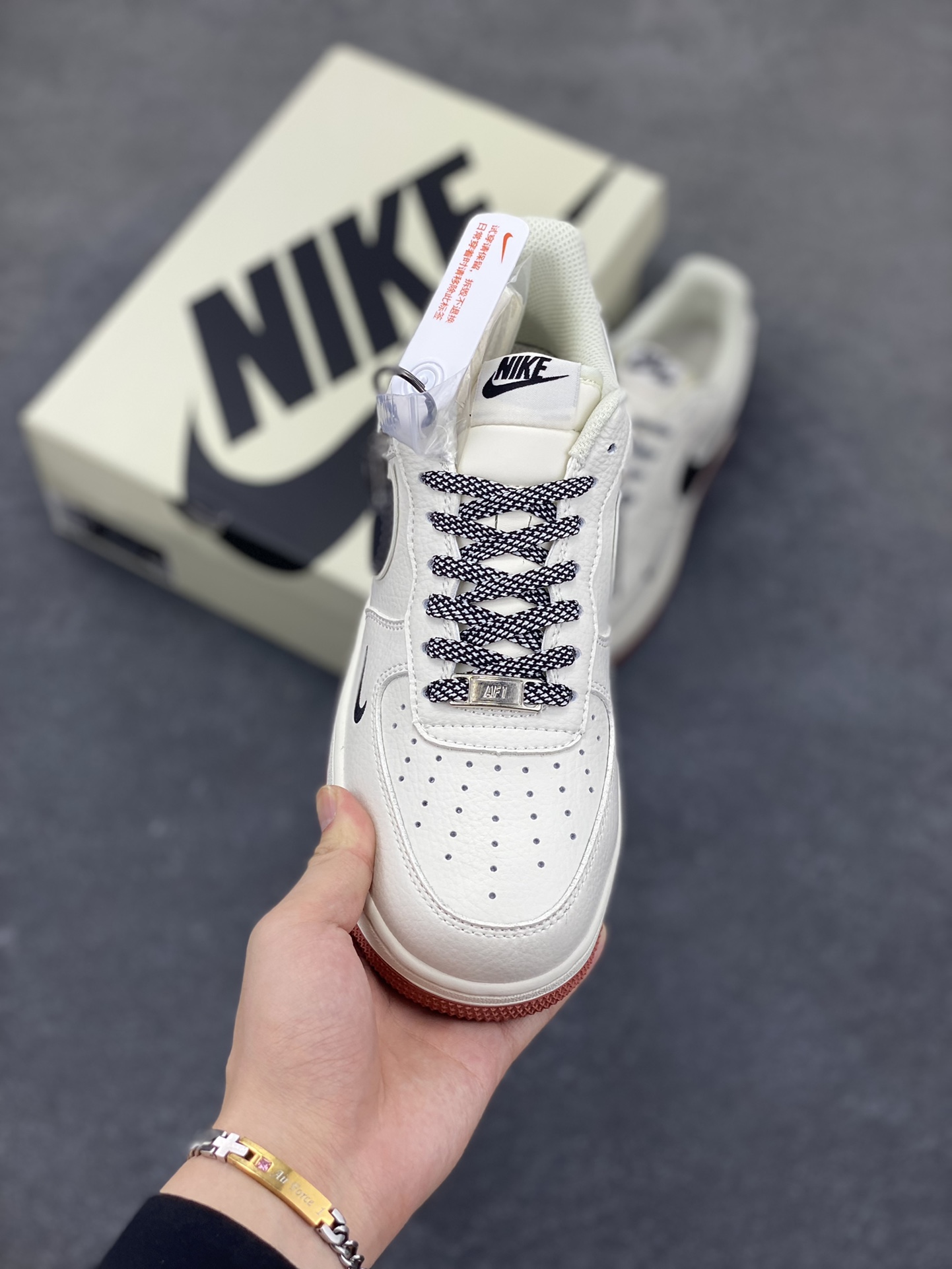 图片[2]-NIke Air Force 1 \’07 Low “NIKE联名——米黑生胶”空军一号 低帮 运动鞋 休闲鞋 折边针车 工艺难度大 原楦头原纸板 原装鞋盒 定制五金配件 内置全掌气垫 原厂鞋底 货号：CS5288-021 尺码：36 36.5 37.5 38 38.5 39 40 40.5 41 42 42.5 43 44 44.5 45-选品中心