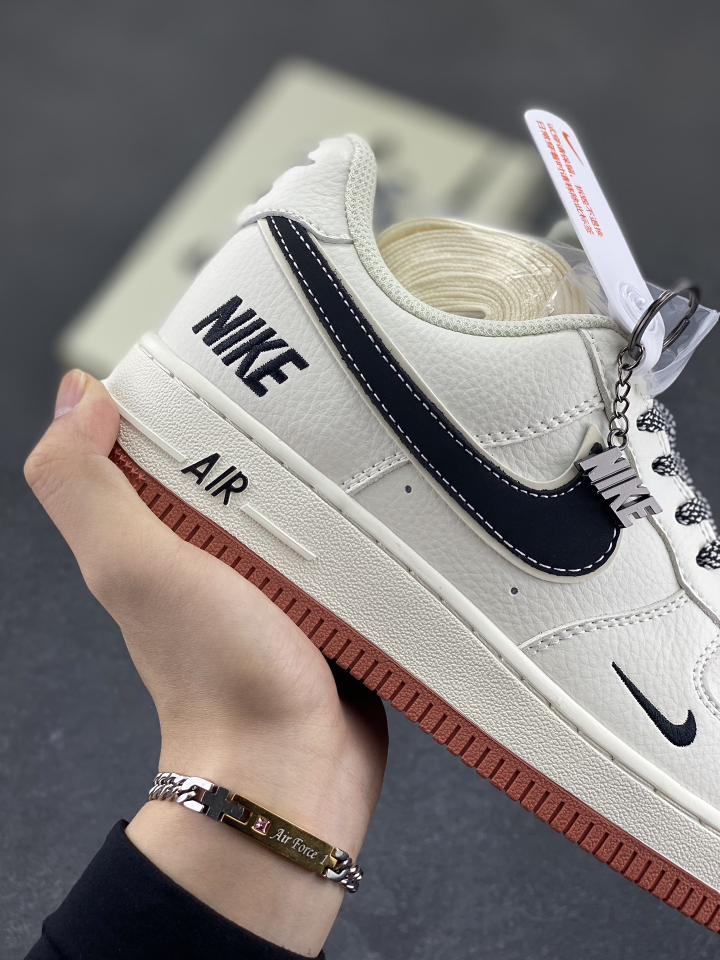 图片[6]-NIke Air Force 1 \’07 Low “NIKE联名——米黑生胶”空军一号 低帮 运动鞋 休闲鞋 折边针车 工艺难度大 原楦头原纸板 原装鞋盒 定制五金配件 内置全掌气垫 原厂鞋底 货号：CS5288-021 尺码：36 36.5 37.5 38 38.5 39 40 40.5 41 42 42.5 43 44 44.5 45-选品中心