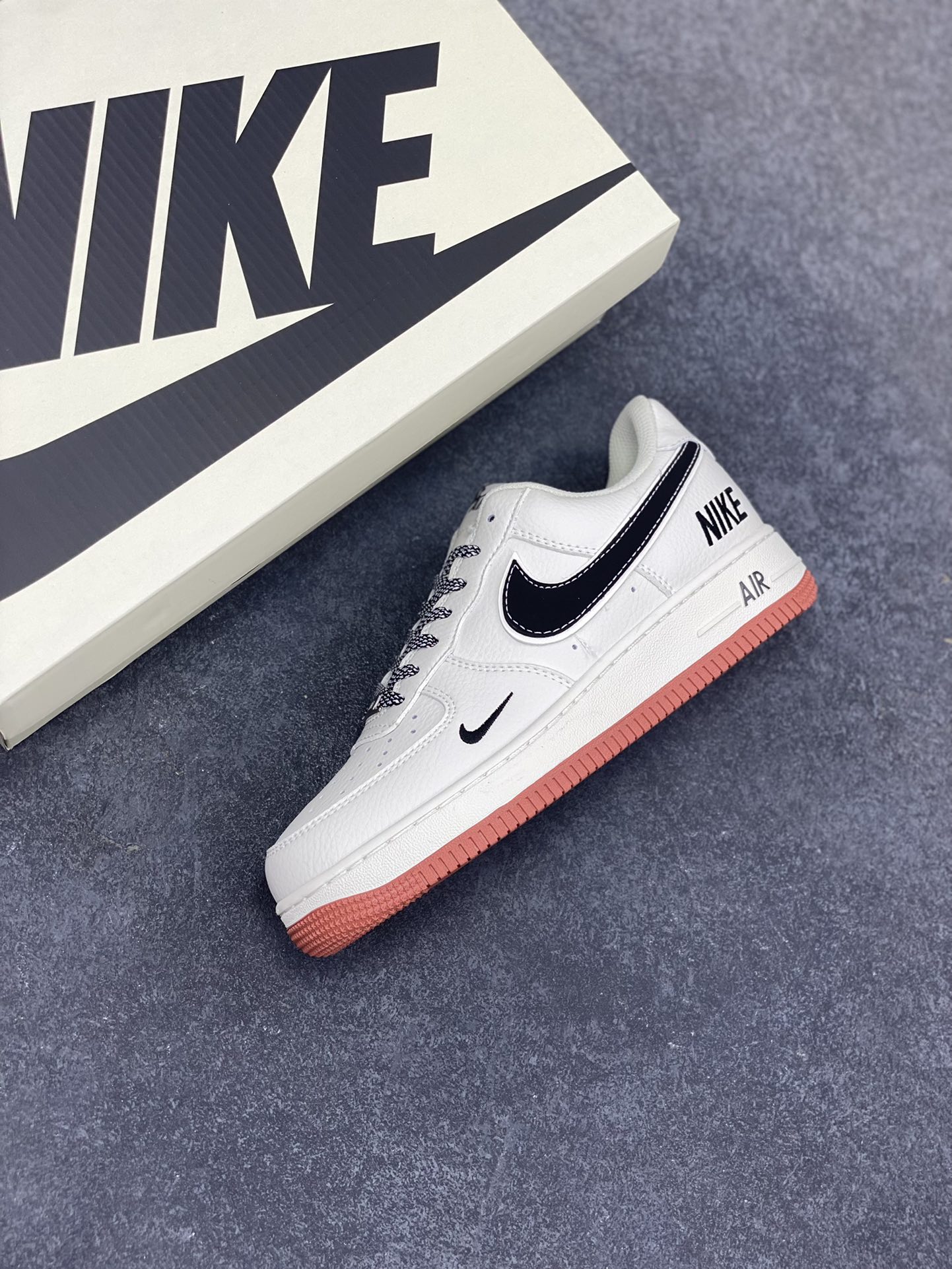 图片[7]-NIke Air Force 1 \’07 Low “NIKE联名——米黑生胶”空军一号 低帮 运动鞋 休闲鞋 折边针车 工艺难度大 原楦头原纸板 原装鞋盒 定制五金配件 内置全掌气垫 原厂鞋底 货号：CS5288-021 尺码：36 36.5 37.5 38 38.5 39 40 40.5 41 42 42.5 43 44 44.5 45-选品中心