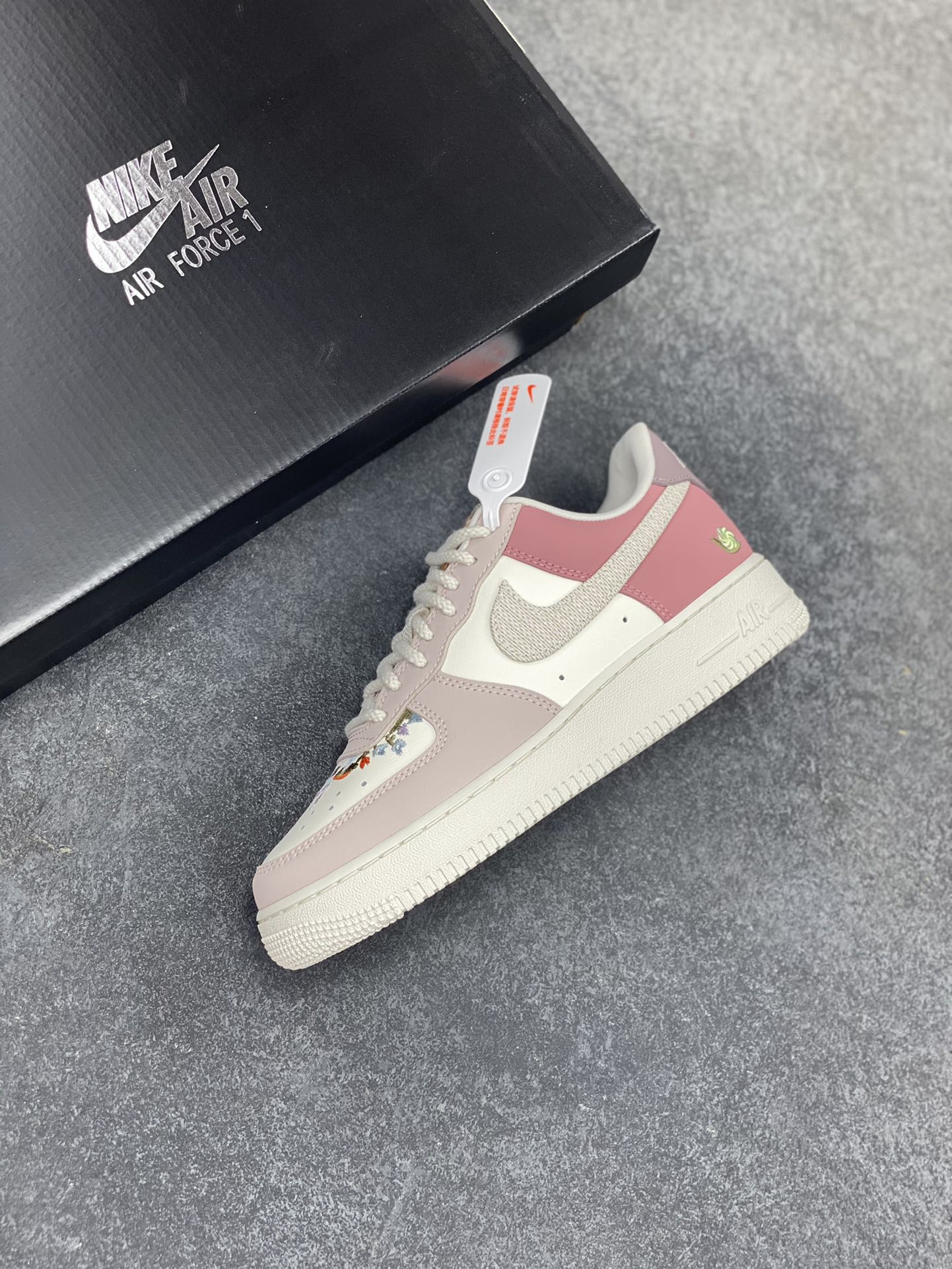 图片[7]-HY版本💯 Air Force 1 Nike Low 白蓝灰 原楦头原纸板 打造纯正空军版型 专注外贸渠道 全掌内置蜂窝气垫 #原盒配件 原厂中底钢印、拉帮完美 货号：IB8874-111 尺码：35.5 36 36.5 37.5 38 38.5 39 40 40.5 41 42 42.5 43-选品中心
