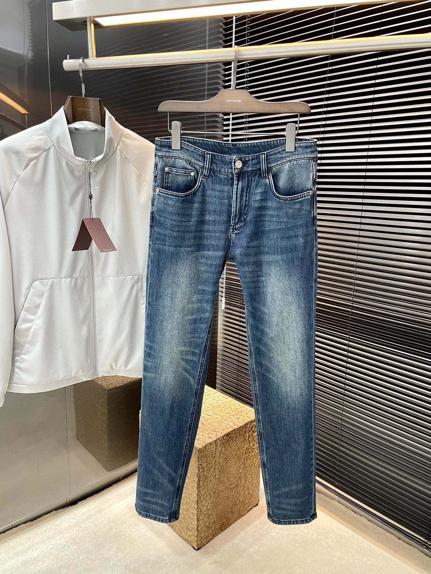 High-Class Italian Cowboy Fabric Jeans for Summer 2025 – Stylish, Comfortable, Innovative Fashion