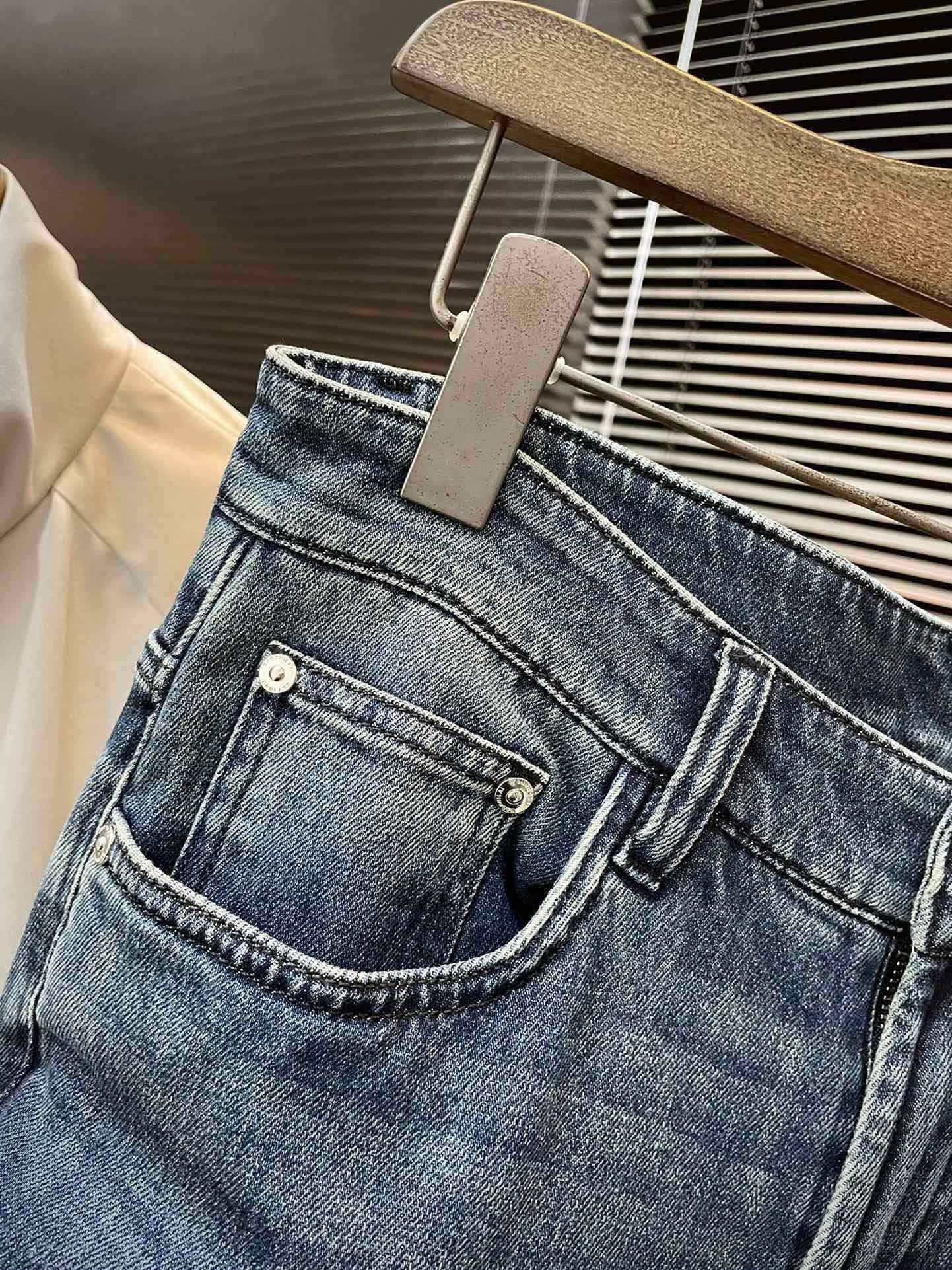 High-Class Italian Cowboy Fabric Jeans for Summer 2025 – Stylish, Comfortable, Innovative Fashion - 图片 4