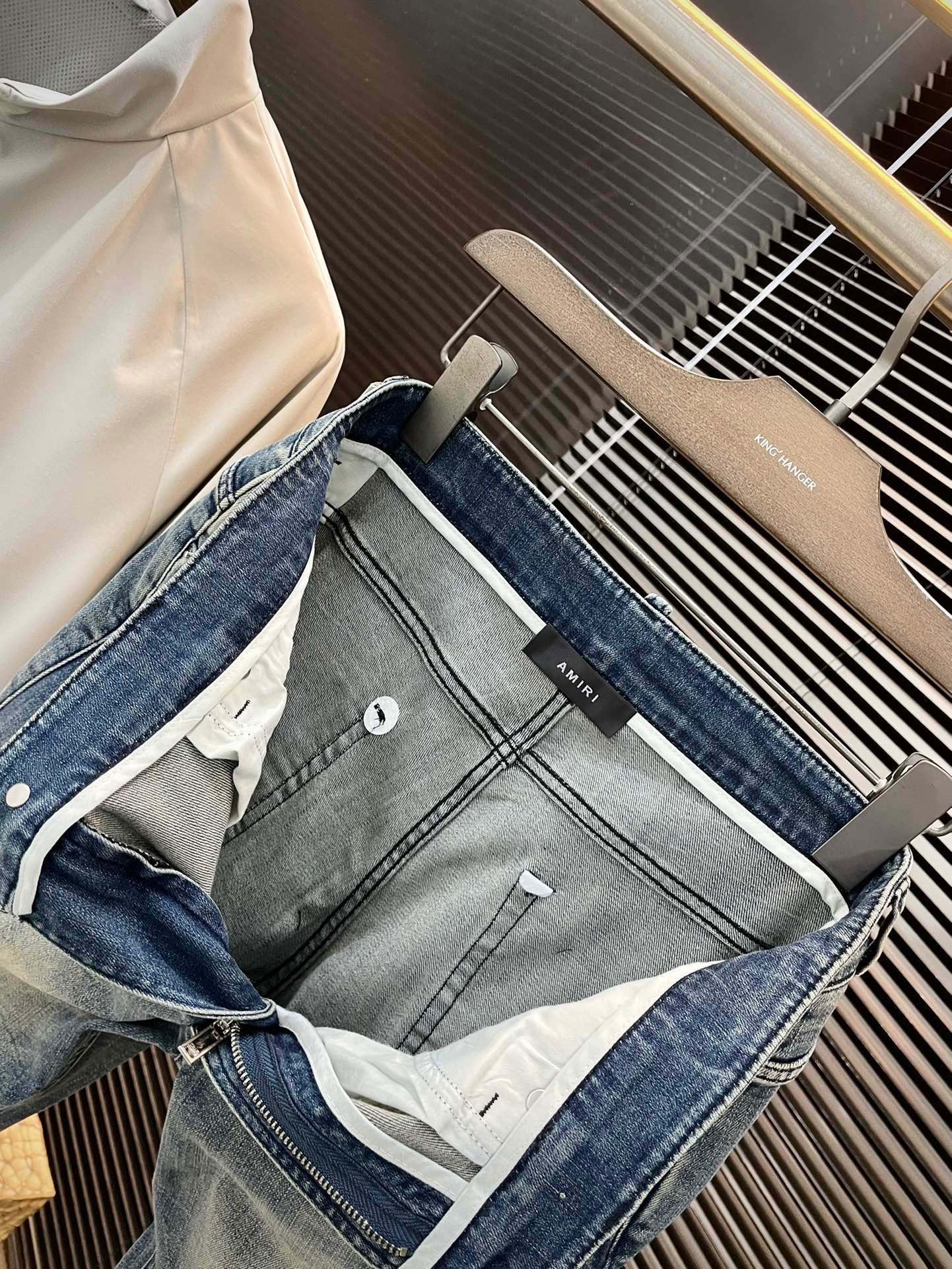 Amiri Summer 2025 Jeans: Italian High-Class Cowboy Fabric, Comfortable Softness, Stylish Design - 图片 6