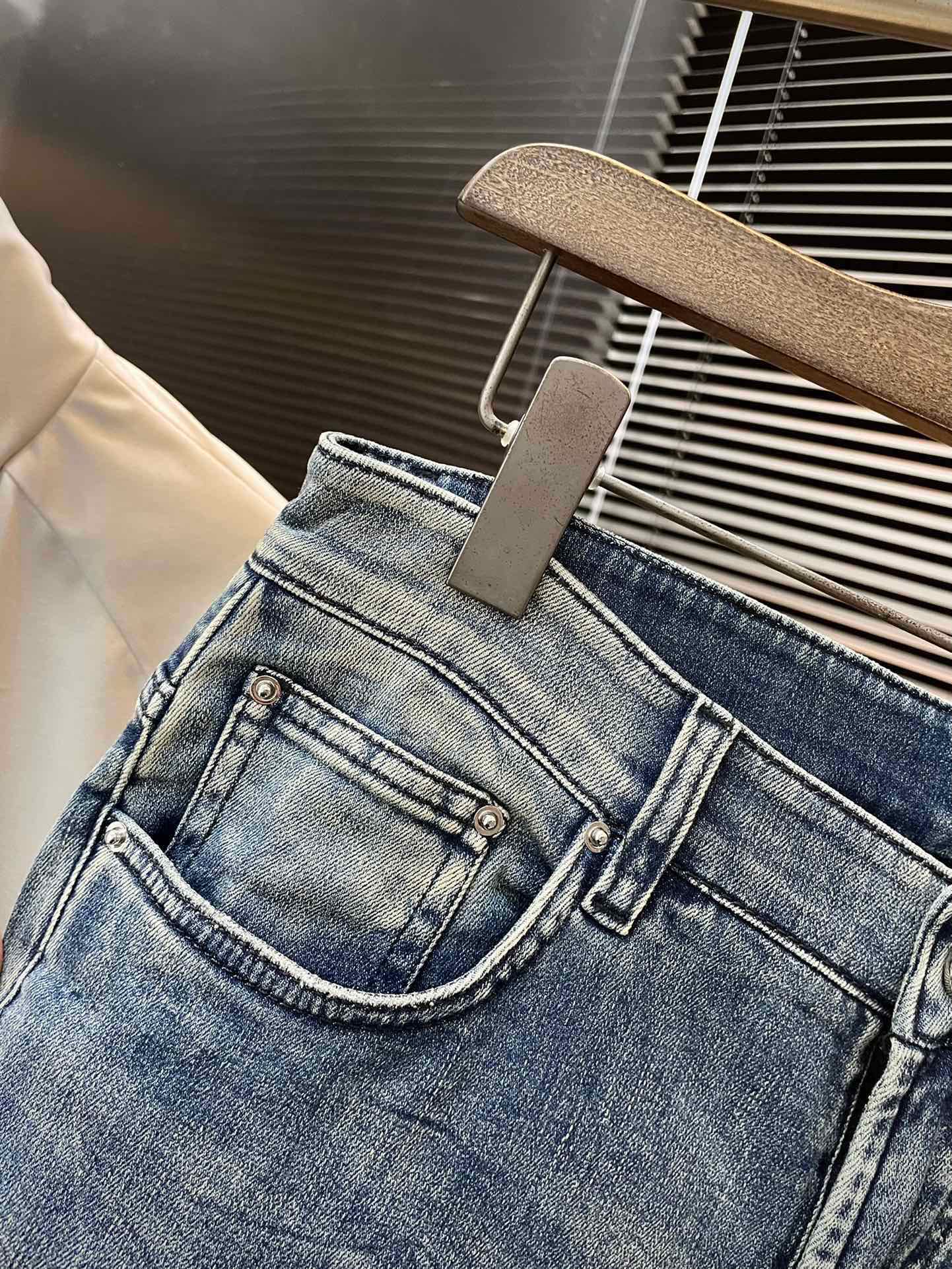Amiri Summer 2025 Jeans: Italian High-Class Cowboy Fabric, Comfortable Softness, Stylish Design - 图片 4