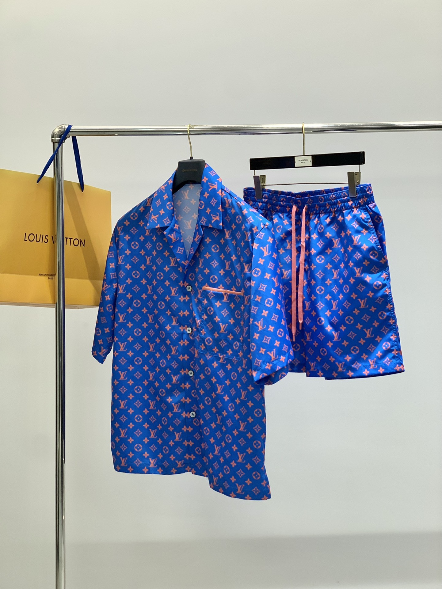 衣服,短裤,LouisVuitton 路易威登,2025夏季最新款,专柜同步有售,原单狠货,时尚休闲套装